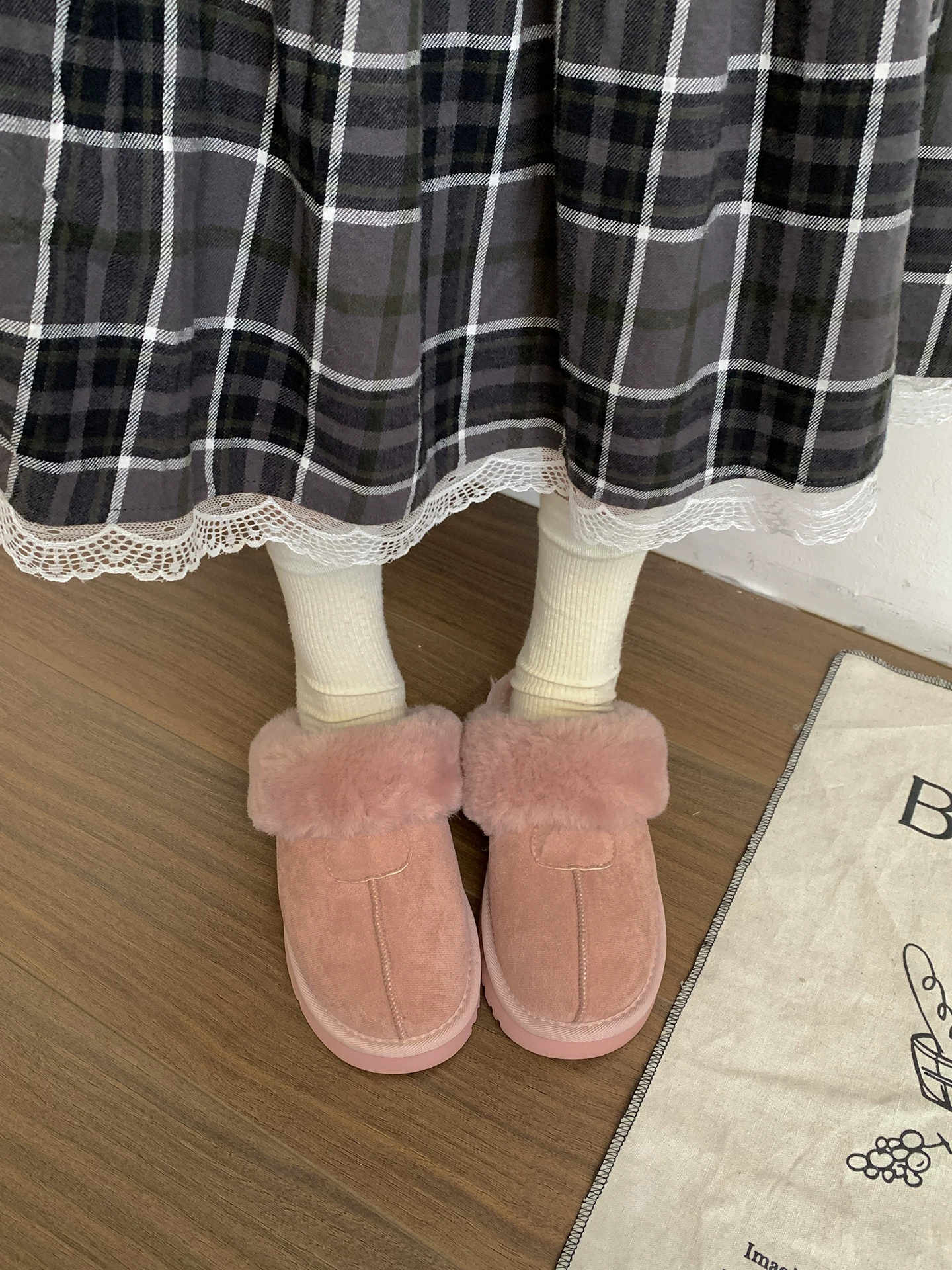 Dép lông dày đế dày chống trơn kiểu cổ điển Nanzai dành cho nữ, dùng ngoài trời mùa đông, dép bông ấm áp mới năm 2025.