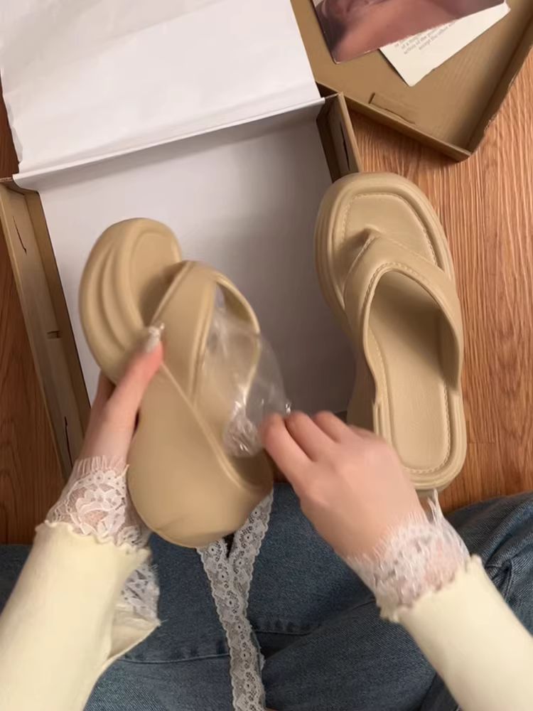 Dép nữ đế dày mùa hè 2025, thích hợp phối cùng chân váy, dép quai hậu tăng chiều cao.