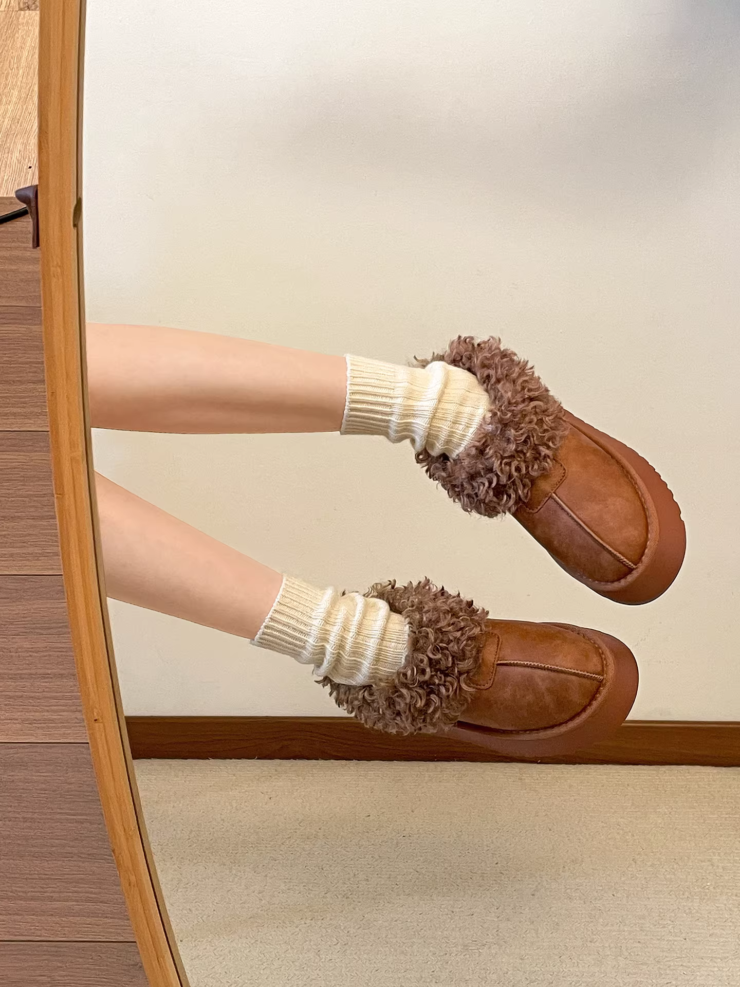 Giày bốt tuyết đế dày cổ điển màu trắng dành cho nữ, giày bông lông dày giữ ấm mùa đông mới năm 2025.