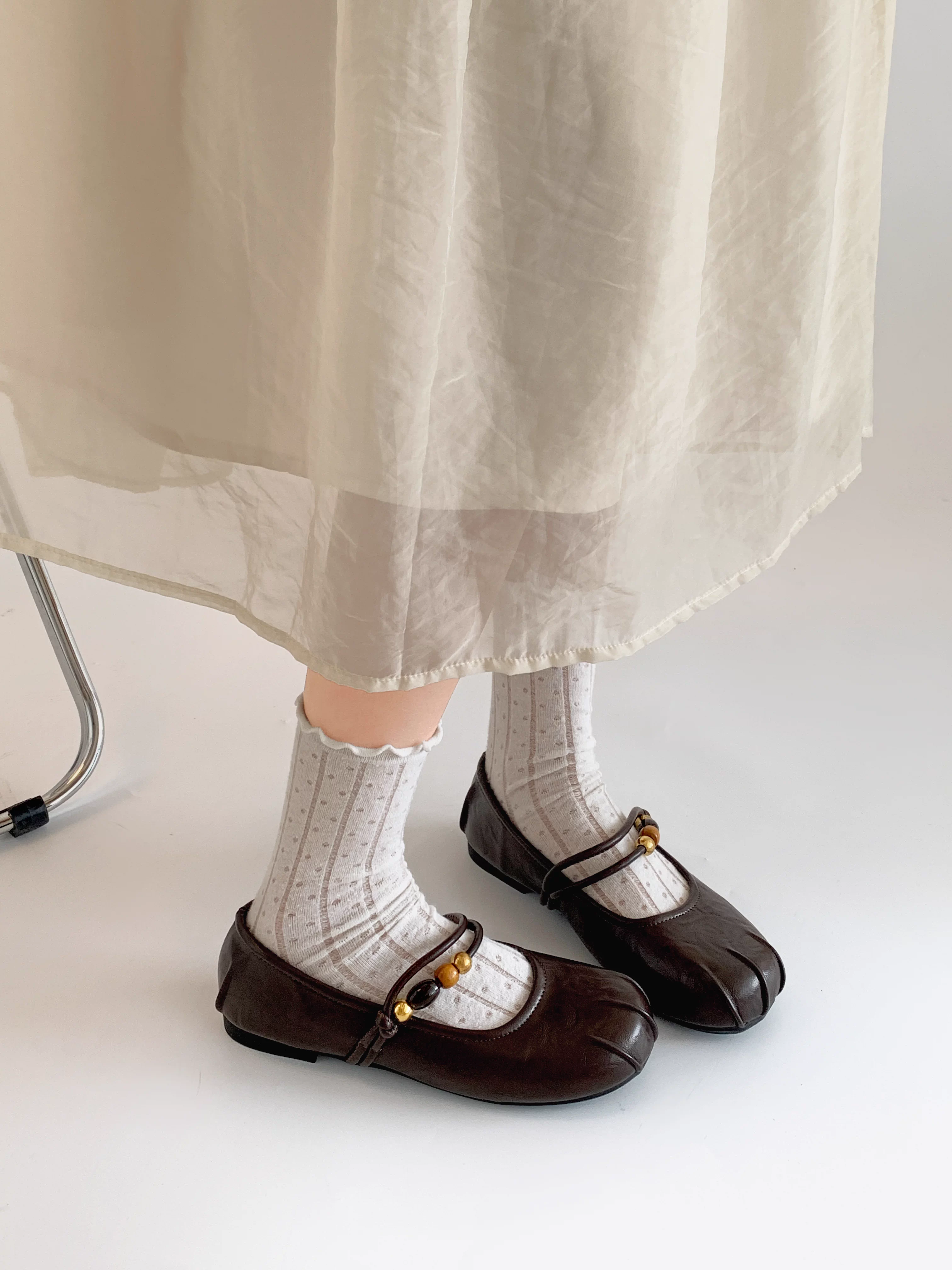 Giày bệt đế xuồng kiểu Pháp màu đen mũi tròn dành cho nữ, mẫu mới thu đông 2025, đa năng, kiểu retro Mary Jane.