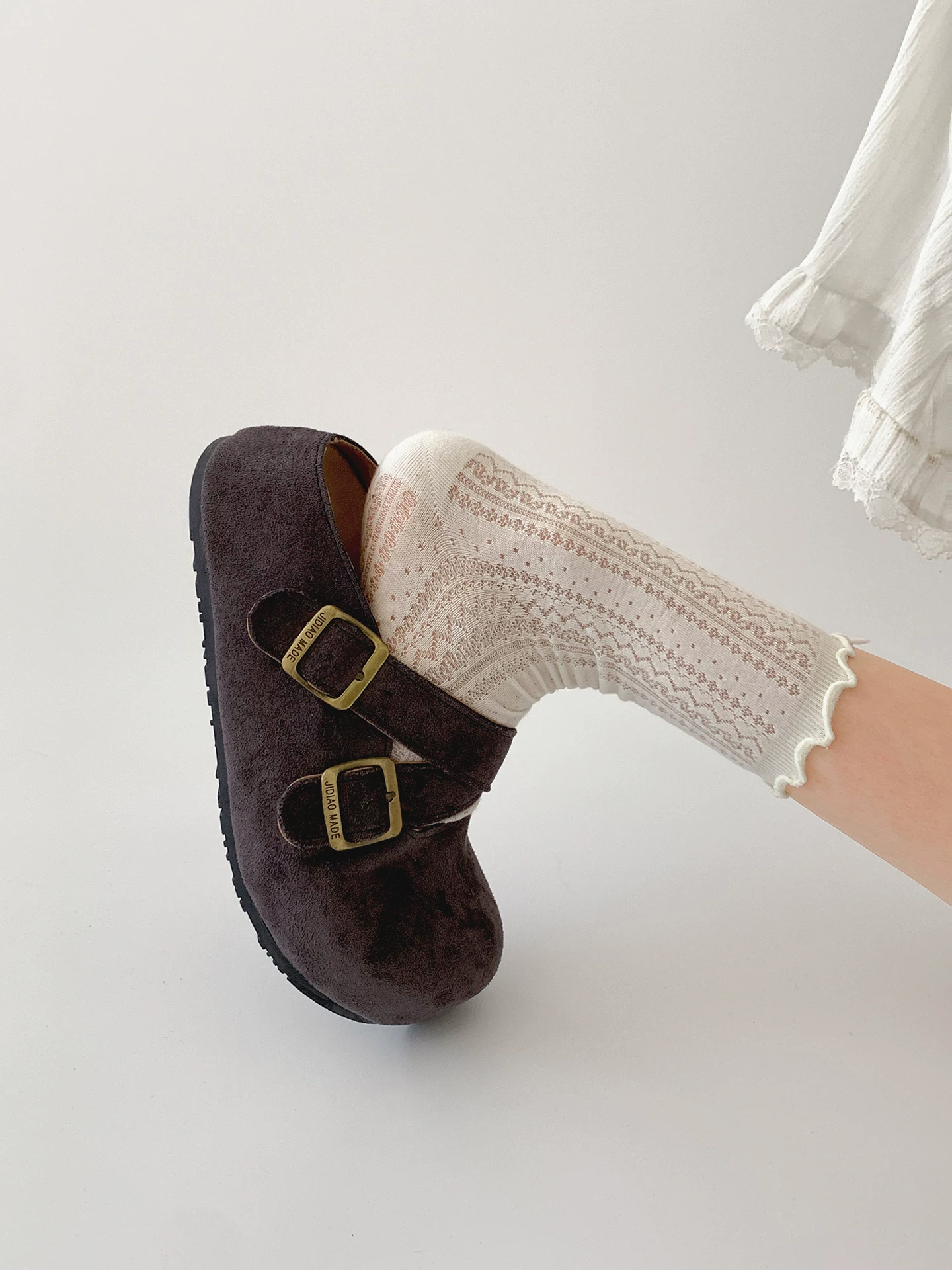 Dép đế dày kiểu cổ điển đa năng kiểu Nam Trung Quốc dành cho nữ, dùng ngoài trời mùa hè, mẫu mới 2025, phối cùng váy, kiểu Birkenstock nửa đế.