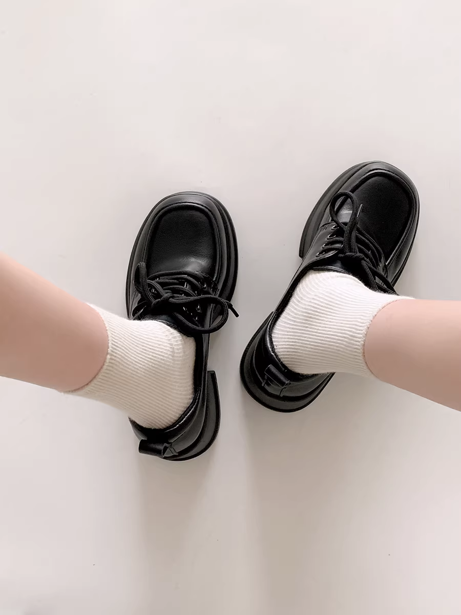 Giày da nữ đế dày kiểu retro Pháp đen, phong cách thu đông 2025 mới, phối cùng chân váy, kiểu Mary Jane.