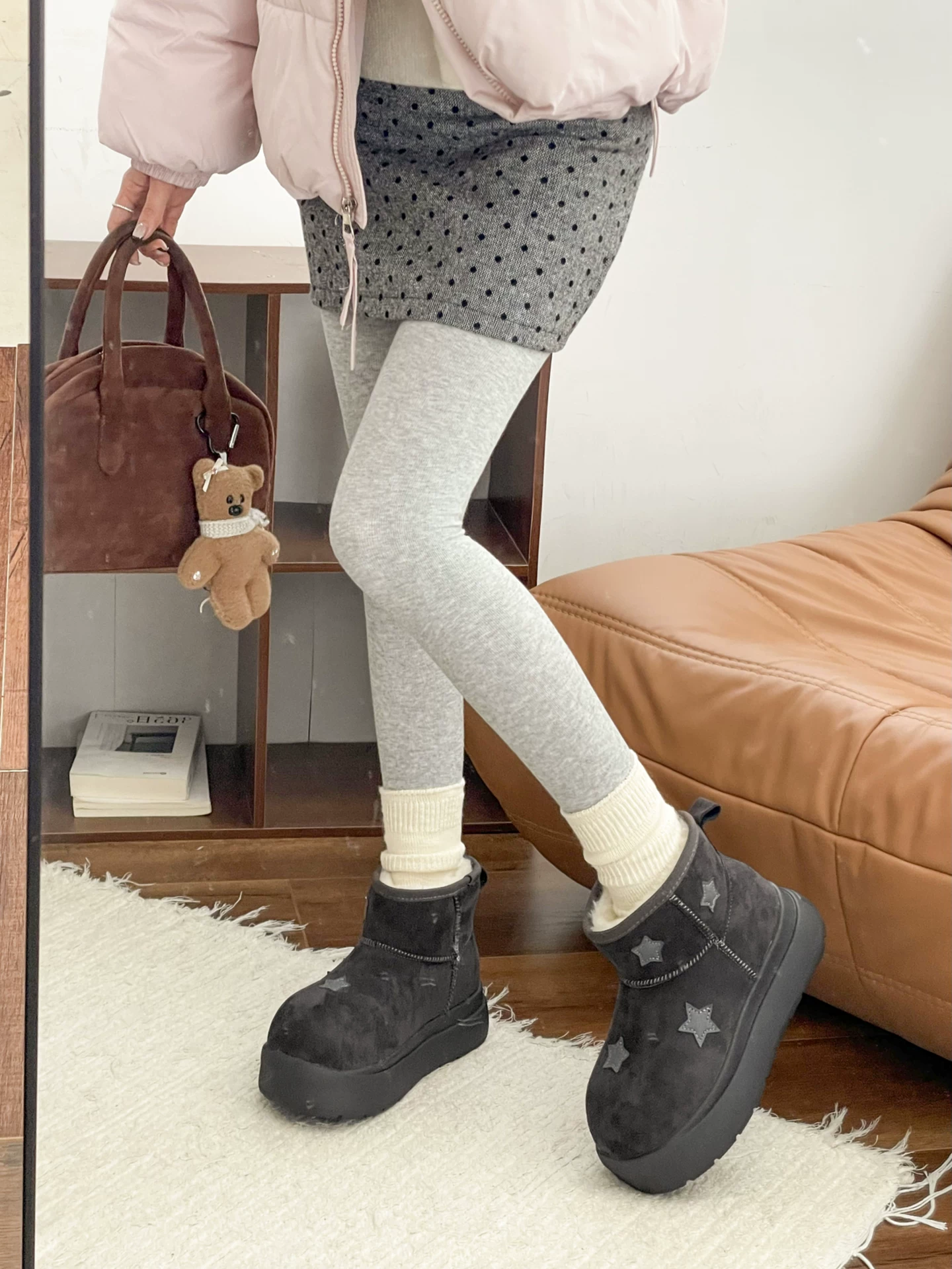 Giày bốt đi tuyết đế dày chống trượt kiểu cổ điển lót lông cừu dành cho nữ, giày cotton đế mềm ấm áp tăng chiều cao mùa đông mới năm 2025.