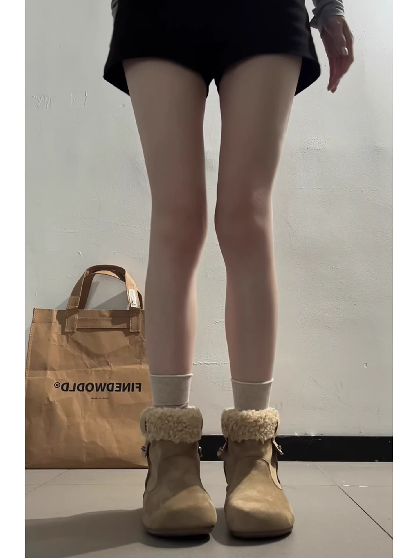 Giày bốt đi tuyết đế dày màu nâu cổ điển lót lông cừu dành cho nữ, trang phục mùa đông mới 2025, giày cotton kiểu Birkenstock ấm áp và chống trơn trượt.