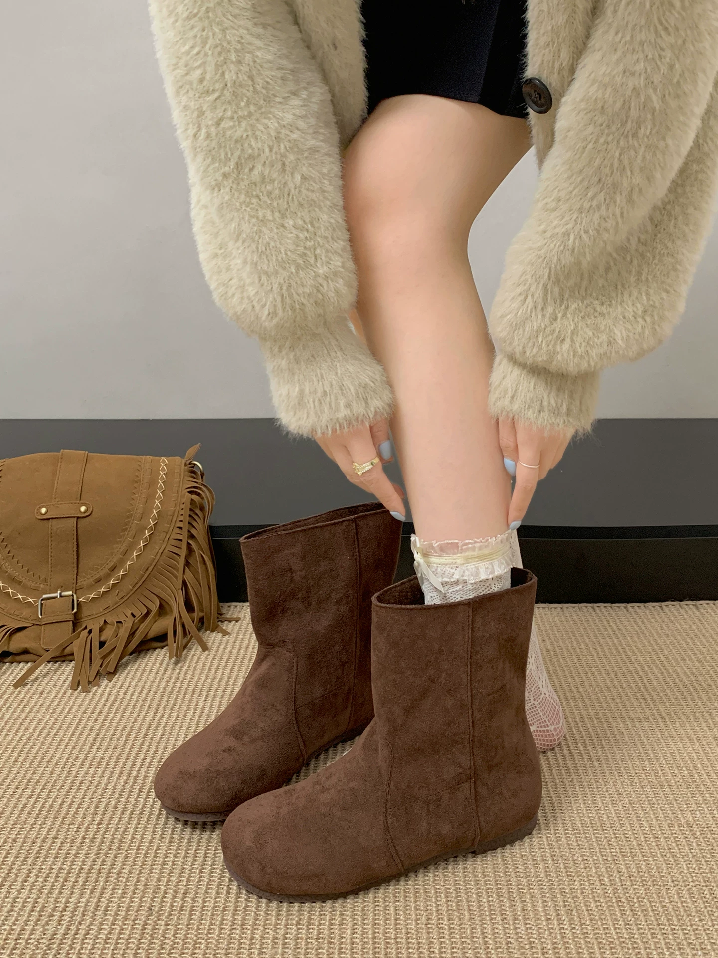 Giày bệt màu kaki cổ điển Melard dành cho nữ, mẫu mới thu đông 2025, đa năng, phối chân váy, tôn dáng, kiểu Birkenstock ngắn.