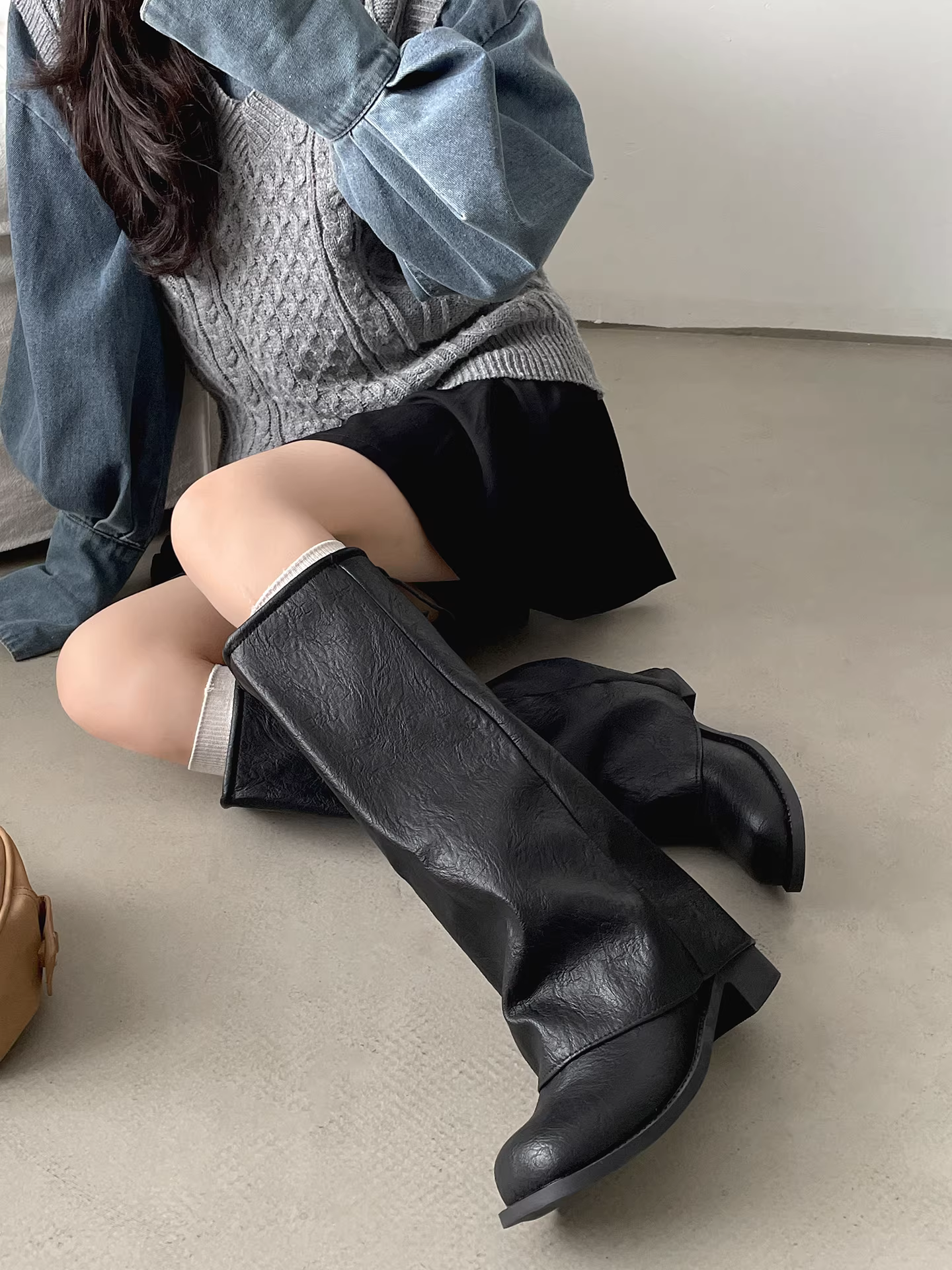 Giày bốt cao gót chunky kiểu Anh đen dành cho nữ, bốt dài mùa thu đông 2025 mới, đa năng, tăng chiều cao, kiểu bootcut dành cho phụ nữ nhỏ nhắn