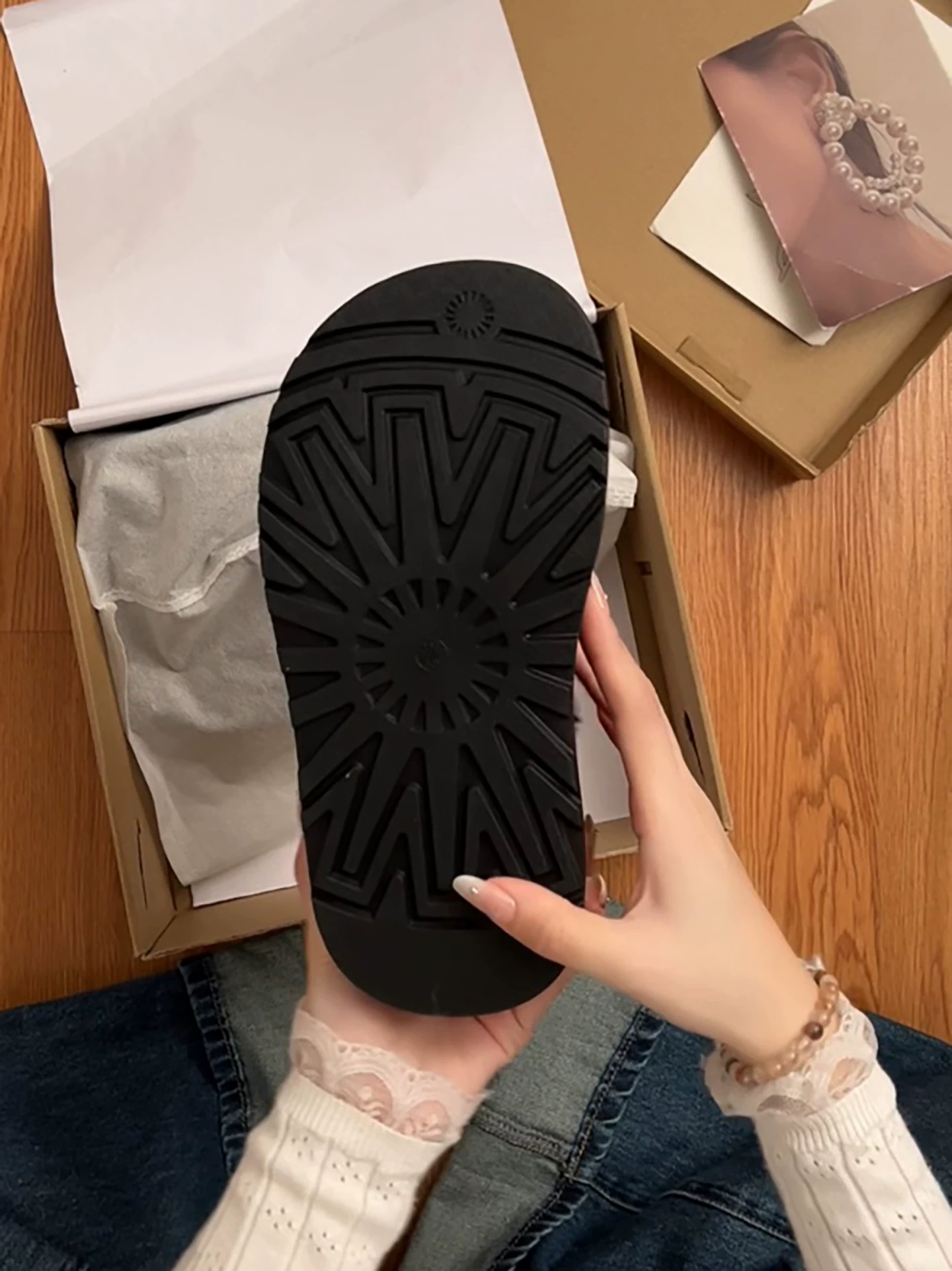 Giày bốt đi tuyết đế dày lót lông cừu màu đen dành cho nữ, mẫu mùa đông mới 2025, giày cotton giữ ấm chống trơn dày dặn kiểu Đông Bắc tăng chiều cao.