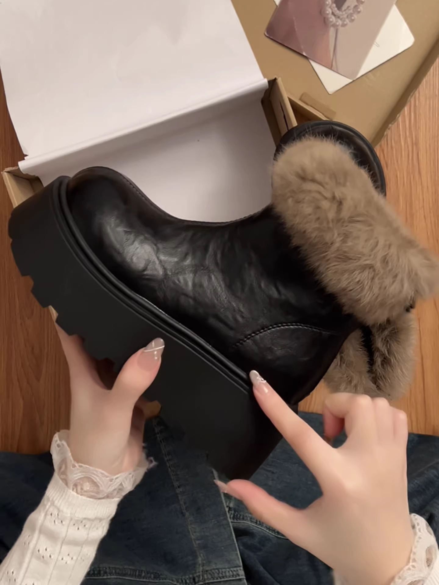 Giày bốt đi tuyết lót lông dày đế dày dành cho nữ, mẫu mới mùa đông 2025, chống trơn, tăng chiều cao, giữ ấm bằng vải cotton.