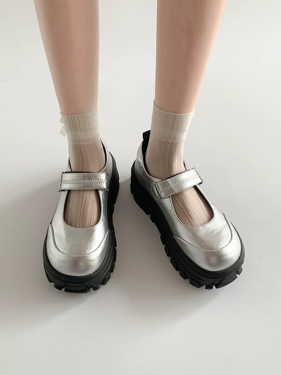 Giày Mary Jane đế xuồng mũi tròn màu đen dành cho nữ, kiểu mới mùa thu 2025, phù hợp phối cùng chân váy, tăng chiều cao.