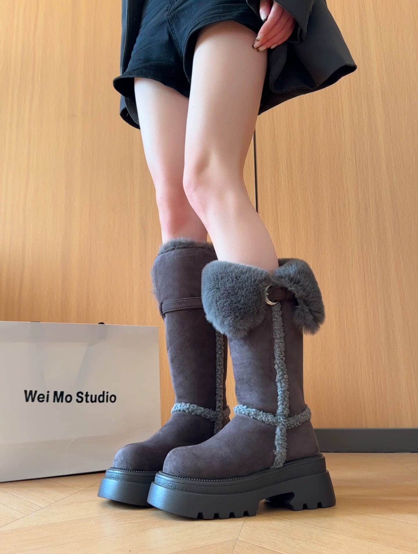 Giày bốt đi tuyết dài có lót lông cừu, đế dày, chống trơn trượt, gót dày, dành cho nữ, kiểu dáng mùa đông mới 2025, tăng chiều cao, giày cotton ấm áp.