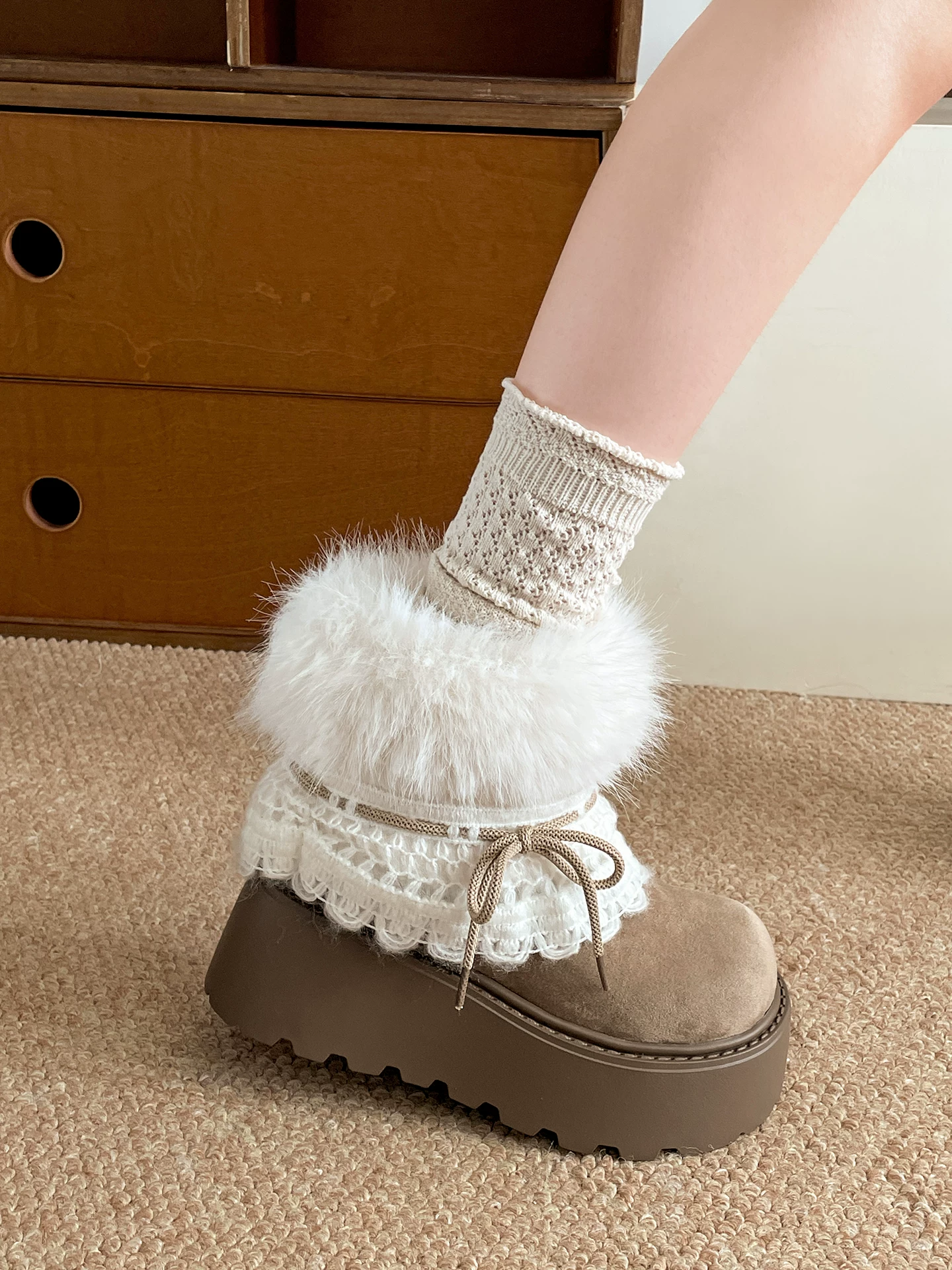 Giày bốt tuyết nữ đế dày lót lông mềm, mẫu mới mùa đông 2025, giữ ấm, chống trơn, chất liệu cotton, thích hợp đi ngoài trời.
