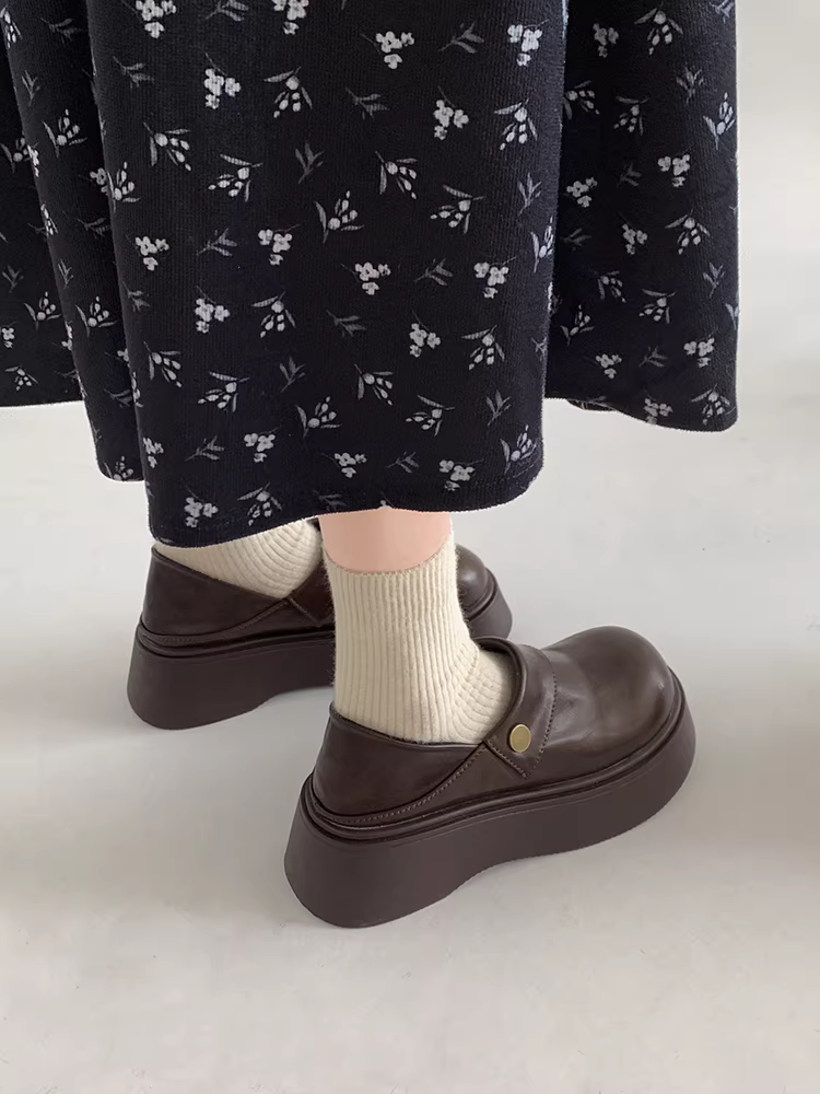 Giày da đế dày kiểu Anh cổ điển, mũi tròn, tăng chiều cao dành cho nữ, kiểu thu mới 2025, phối cùng chân váy, kiểu giày lười Pháp