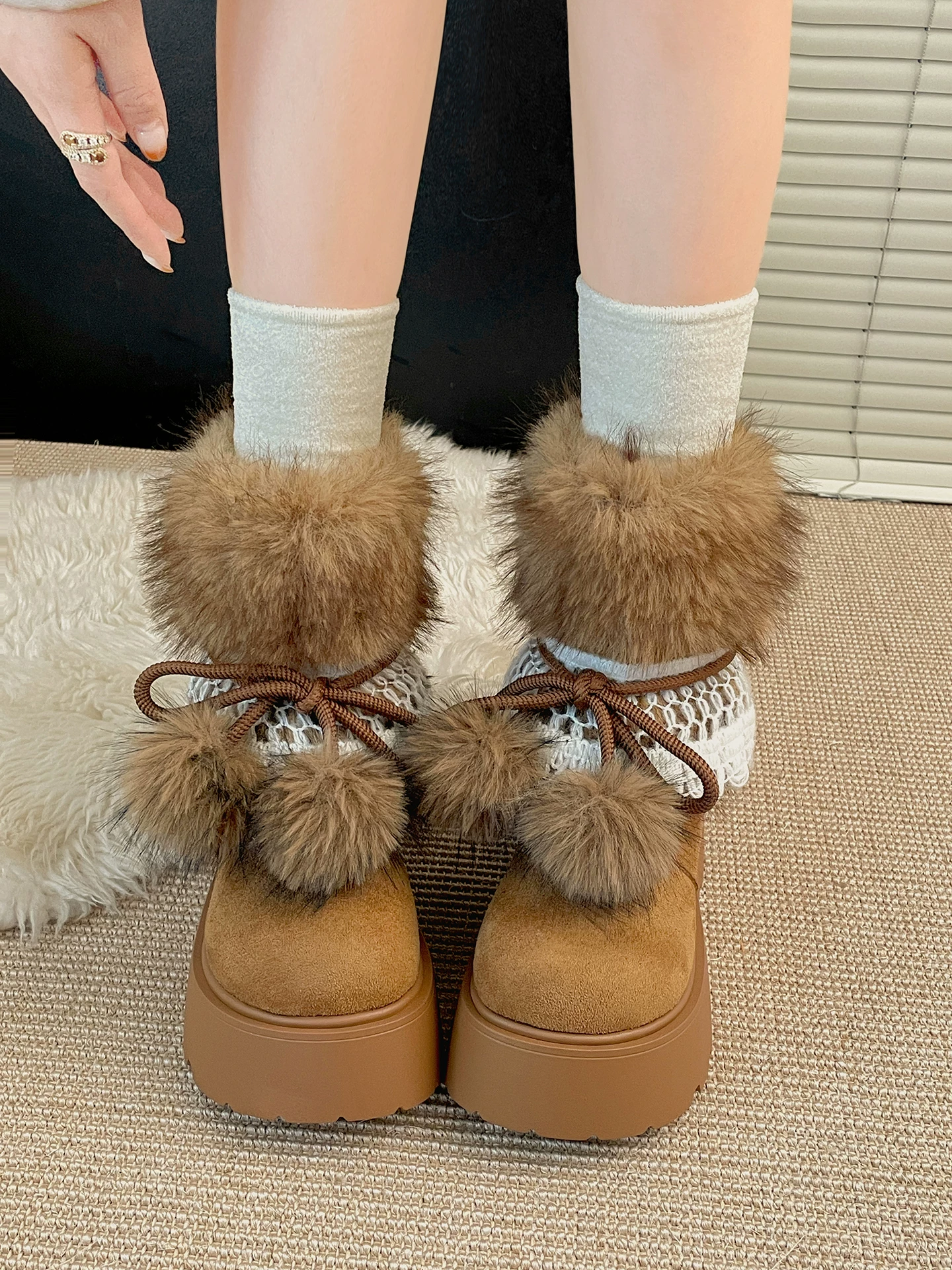 Giày bốt đi tuyết lót lông dày, đế dày giữ ấm màu xám dành cho nữ, mẫu mới mùa đông 2025, tăng chiều cao, chống trơn trượt, lót bông dày.