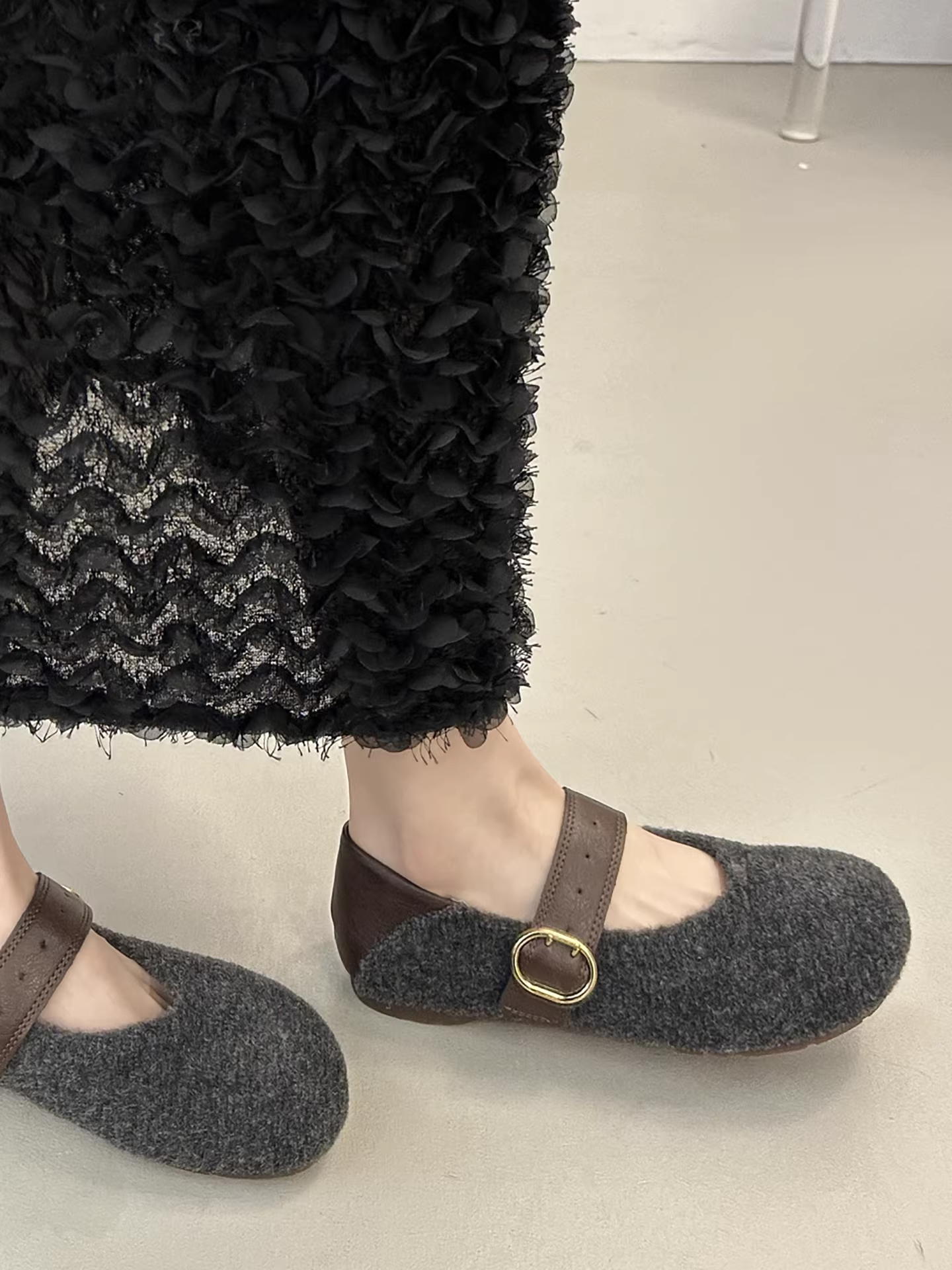 Giày Mary Jane lót lông ấm áp mùa thu đông 2025 mới dành cho nữ, kiểu dáng cổ điển nâu, đế dày, chất liệu lông mềm mại, thích hợp đi ngoài trời.