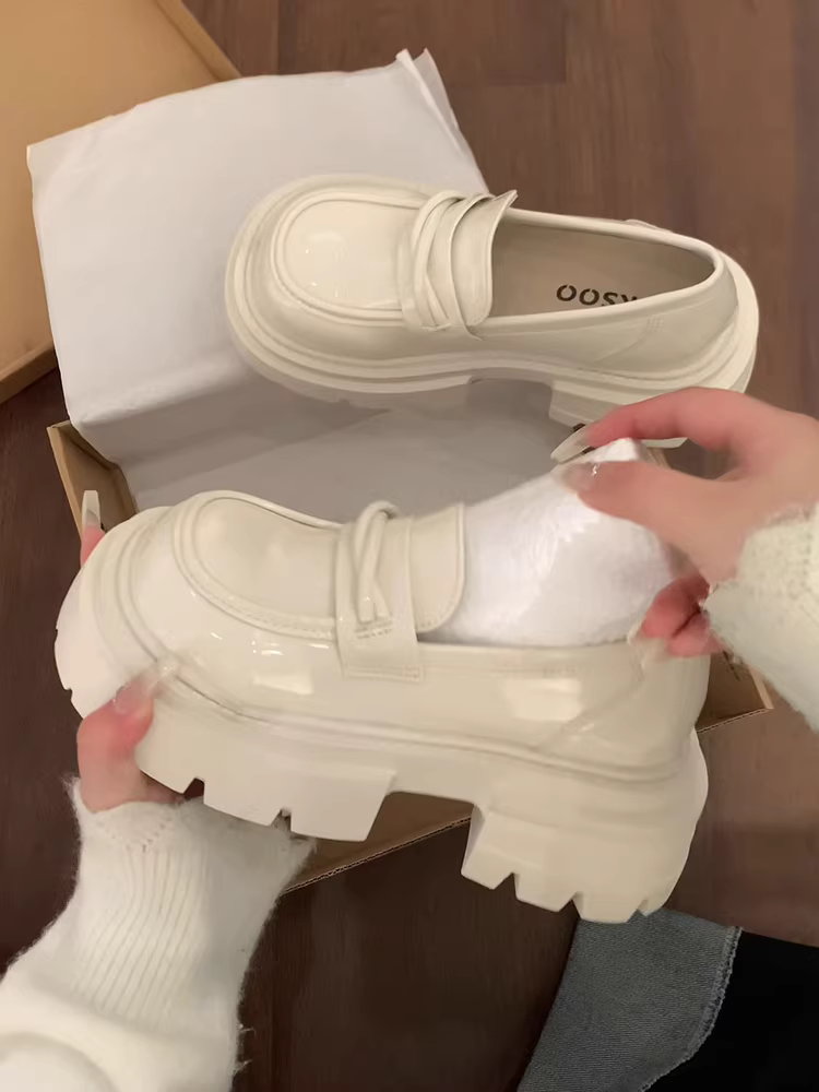 Giày da nữ đế dày kiểu Anh, đế xuồng, kiểu dáng nhỏ gọn, màu trắng, mùa thu mới 2025, kiểu lười.