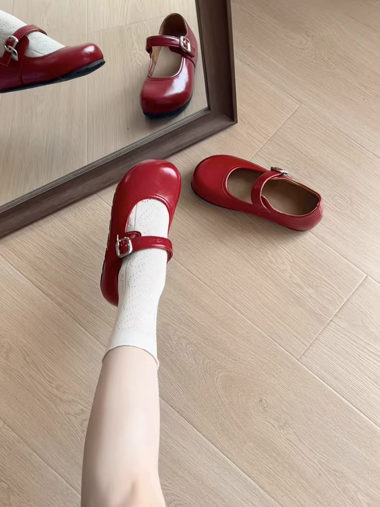 Giày Mary Jane đế mềm đa năng kiểu Pháp màu đỏ mũi tròn miệng nông tăng chiều cao dành cho nữ 2025 mới mùa thu cổ điển