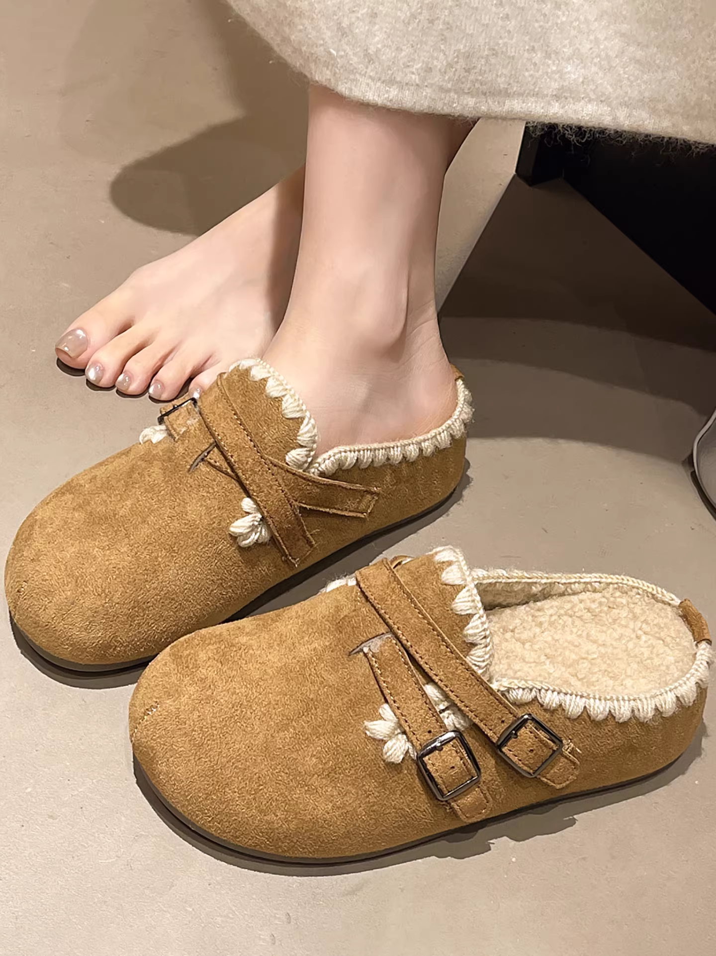 Giày nữ mùa đông 2025 kiểu Birkenstock đế dày lót lông mềm phong cách retro màu kaki, dày dặn giữ ấm