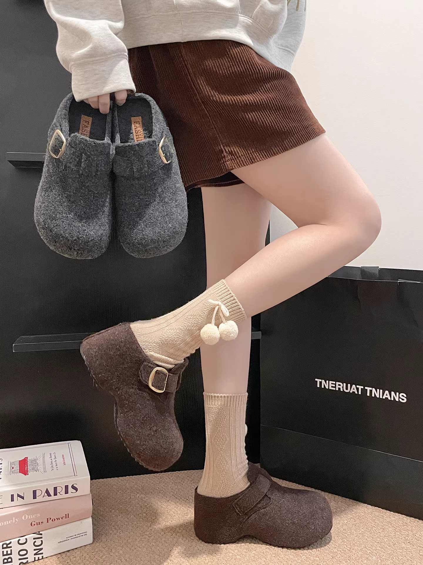 Giày dép nửa ống kiểu Birkenstock lót lông ấm áp, đế dày dành cho nữ, mẫu mới mùa đông 2025, đi ngoài trời, tăng chiều cao, chống trơn trượt, chất liệu bông mềm mại