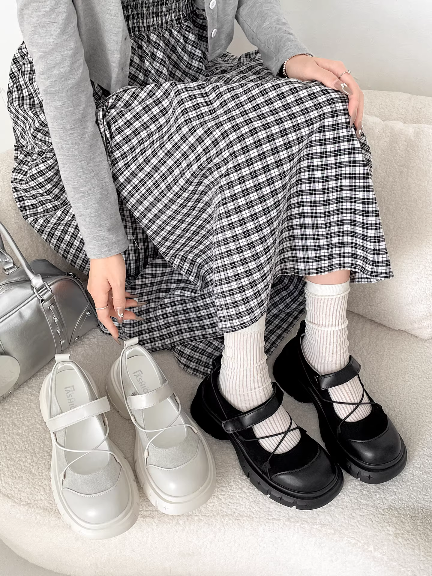 Giày nữ đế dày kiểu Pháp cổ điển màu trắng, mẫu mới thu đông 2025, phối chân váy đa năng, giày Mary Jane tăng chiều cao.