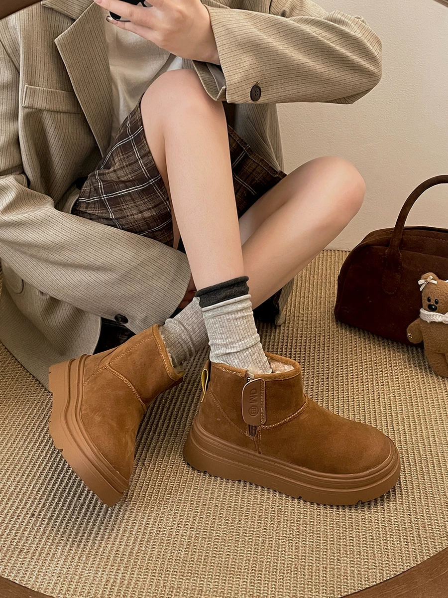 Giày bốt đi tuyết đế dày lót lông phong cách Đông Bắc dành cho nữ, mẫu mới mùa đông 2025, chống trơn trượt, lót lông cừu, dày dặn, giữ ấm bằng vải cotton.
