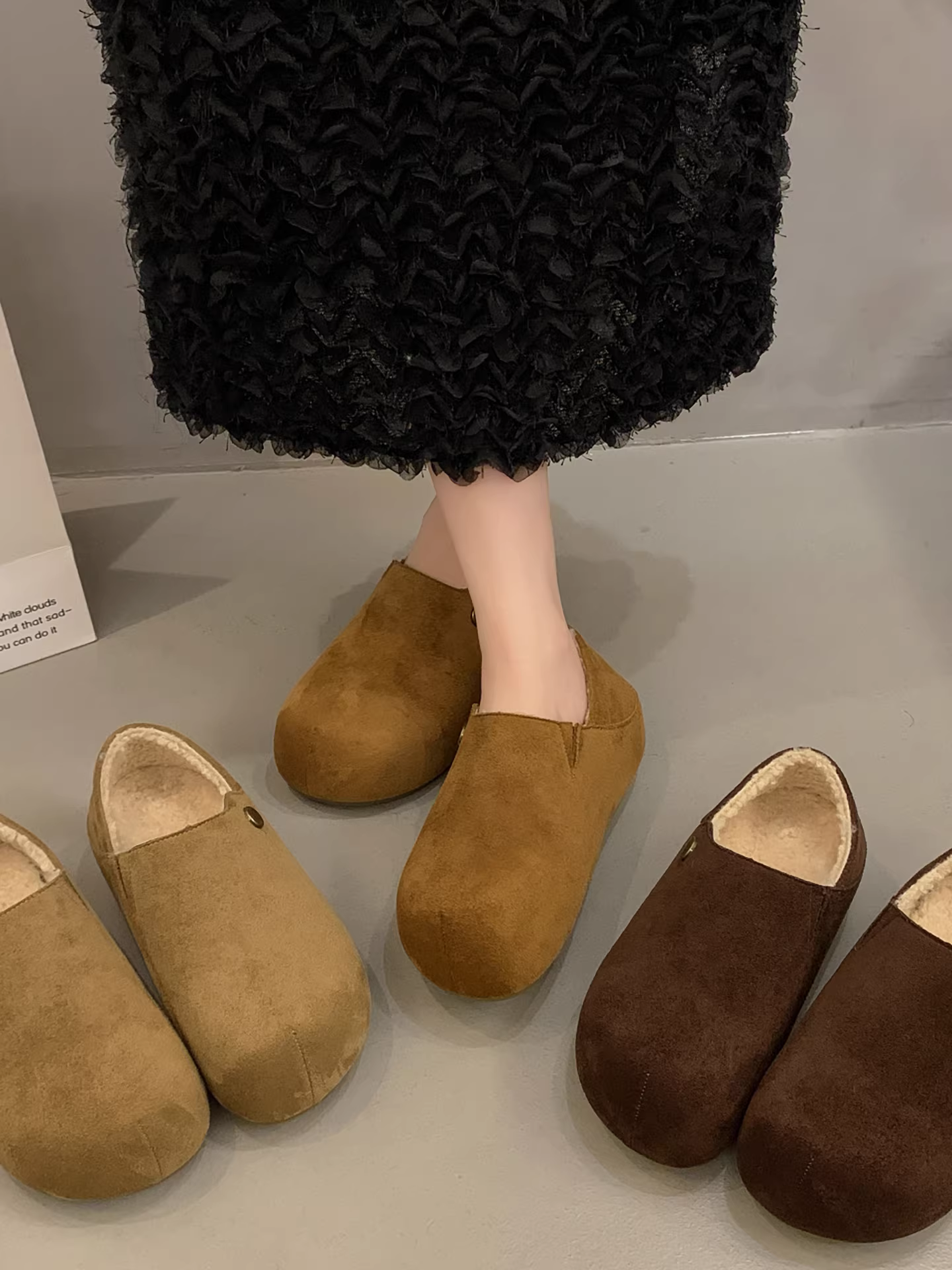 Giày bông đế dày tăng chiều cao lót lông màu nâu cổ điển dành cho nữ mùa đông 2025, kiểu Birkenstock dày dặn giữ ấm