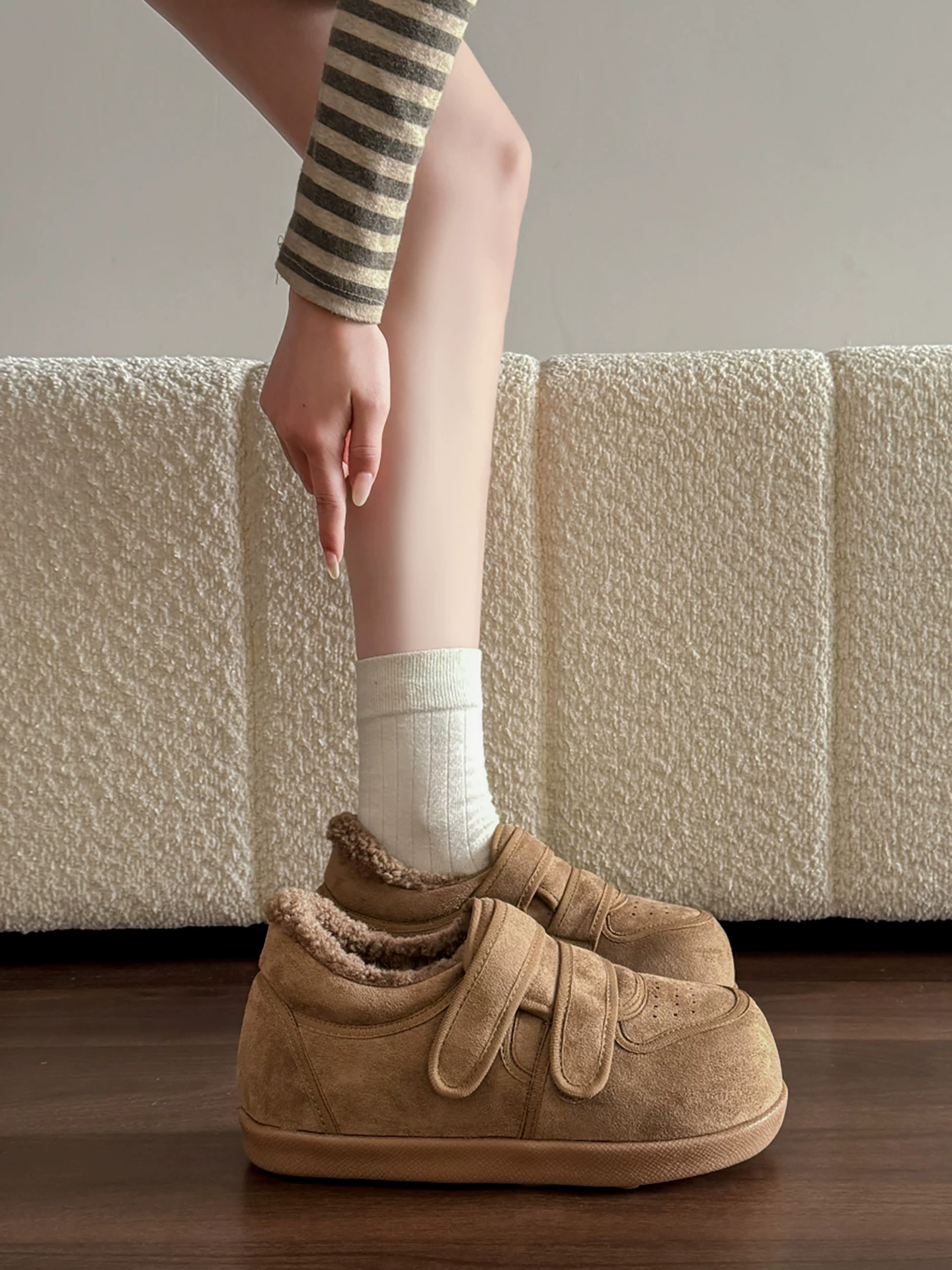 Giày cotton dày dặn giữ ấm đế cao tăng chiều cao kiểu retro dành cho nữ mùa đông 2025, đa năng, đi ngoài trời, lót lông cừu, kiểu giày tập luyện Đức