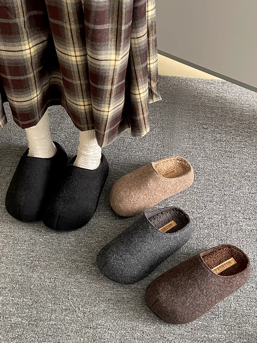 Dép lông dày đế xuồng kiểu retro dành cho nữ, phong cách Xuân Thu 2025 mới, lót lông cừu giữ ấm, kiểu Birkenstock, mũi kín.