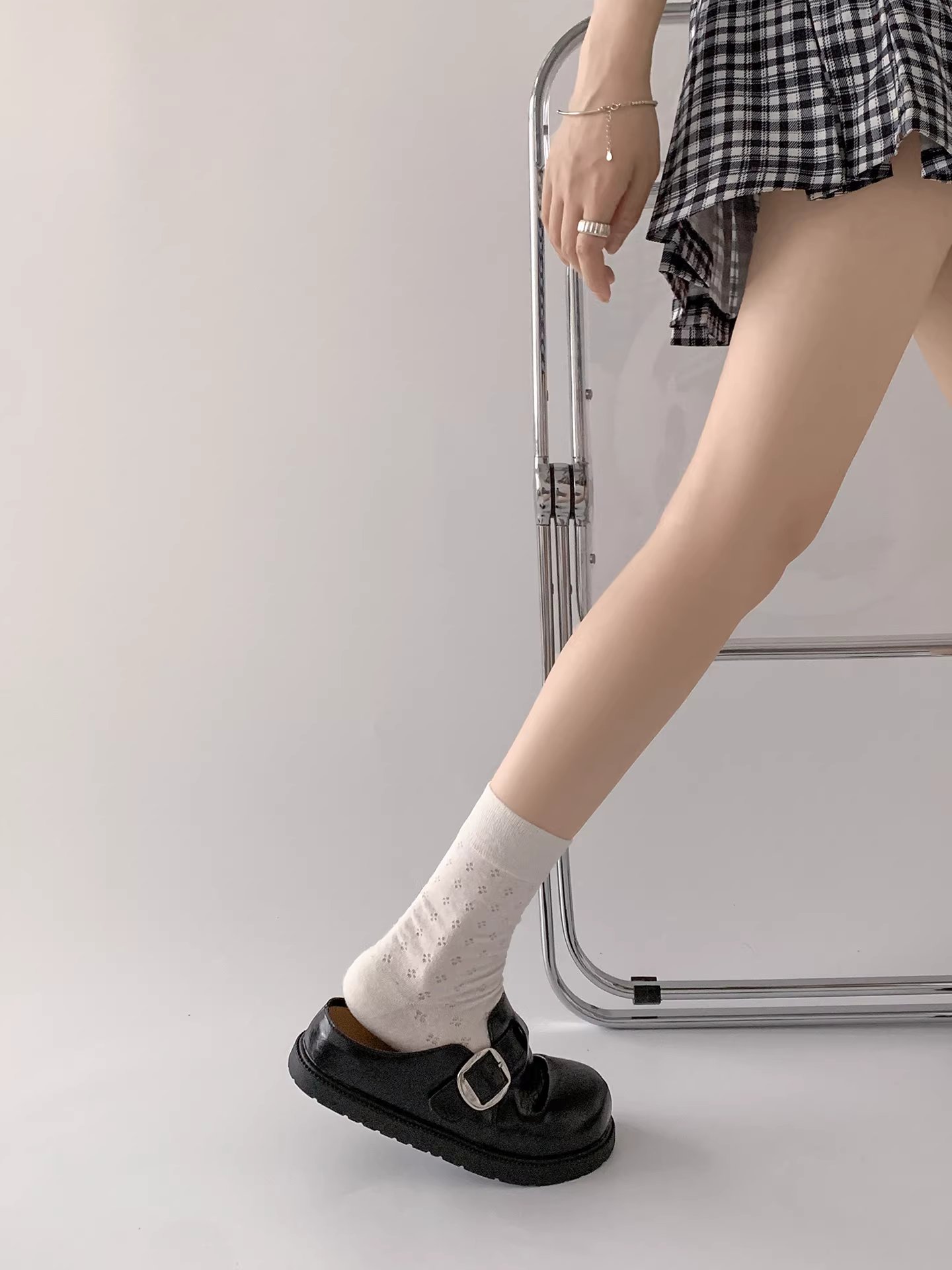 Dép nữ đế dày cao cấp màu đen, kiểu kín mũi, thời trang thu đông 2025, kiểu dáng mới, tăng chiều cao, đa năng, kiểu Birkenstock.