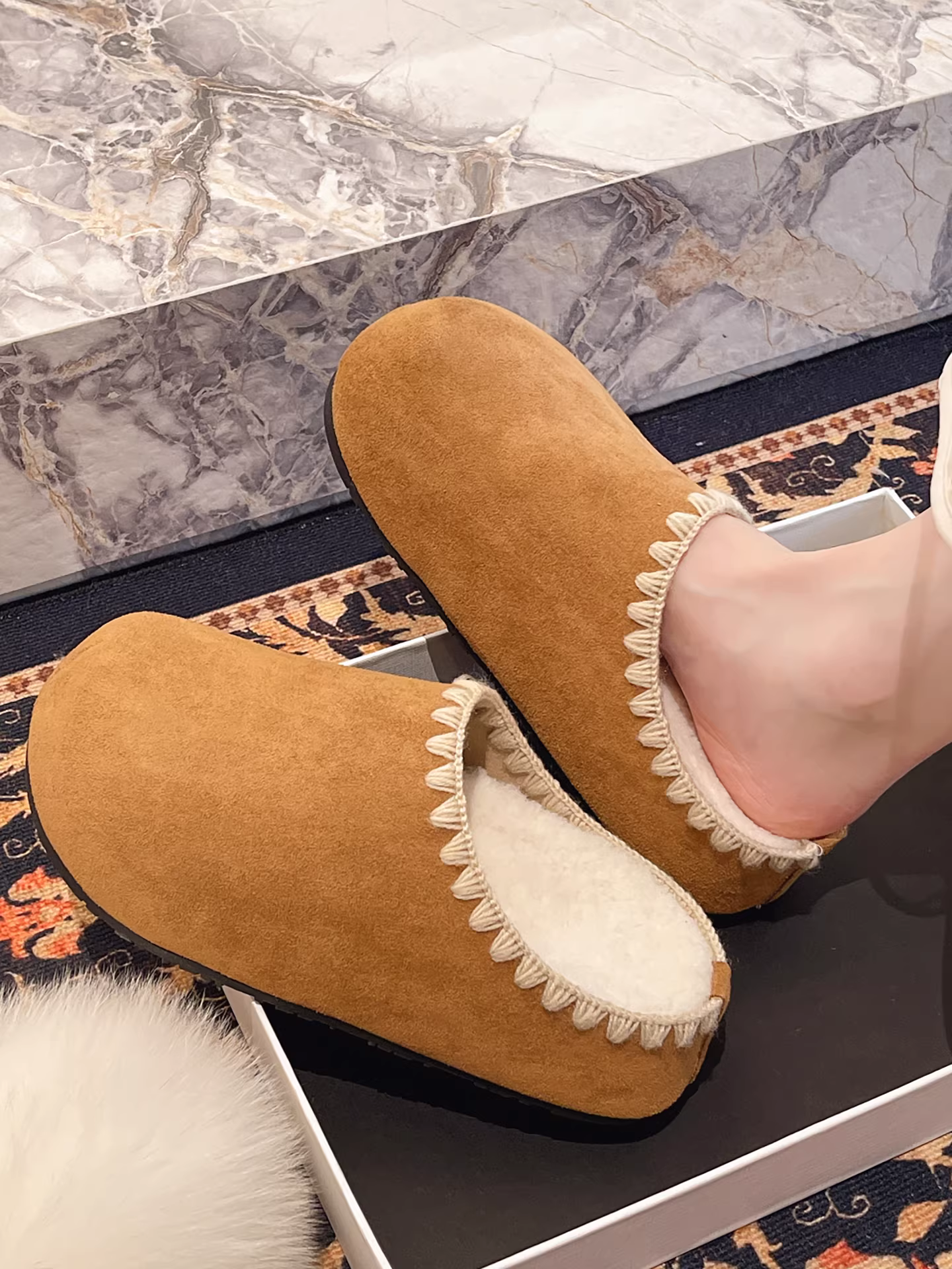 Giày Birkenstock nữ đế dày lót lông kiểu retro màu nâu, mùa thu đông 2025, giữ ấm, chống trơn, mũi kín, chất liệu cotton