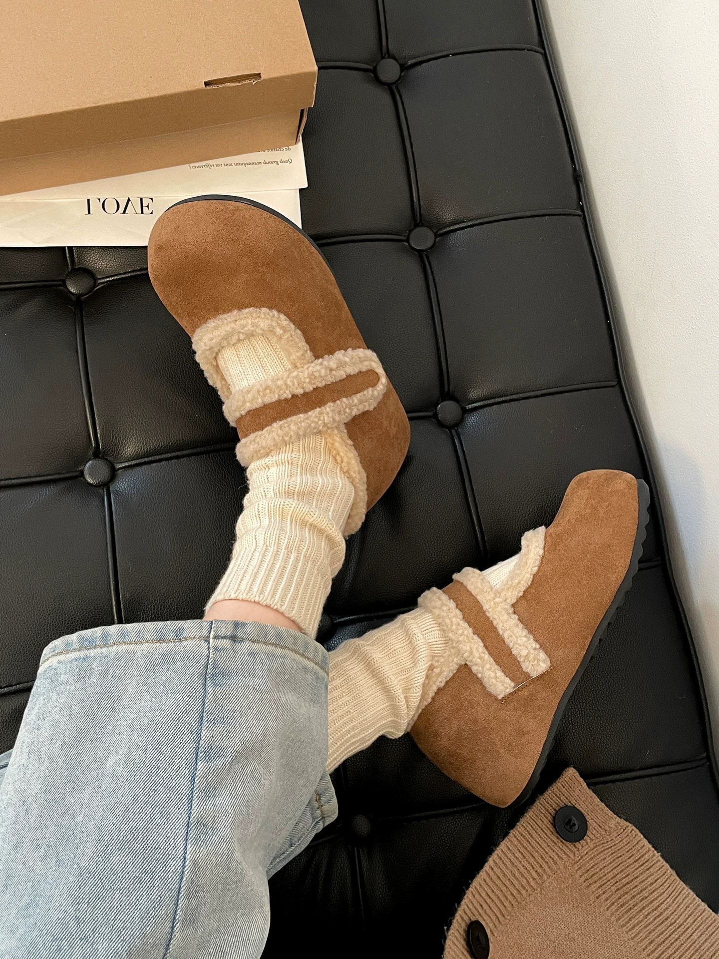 Giày Birkenstock nhung đế dày kiểu Pháp cổ điển màu đỏ hot trend dành cho nữ, mẫu mới mùa đông 2025, giữ ấm, chống trơn, chất liệu cotton