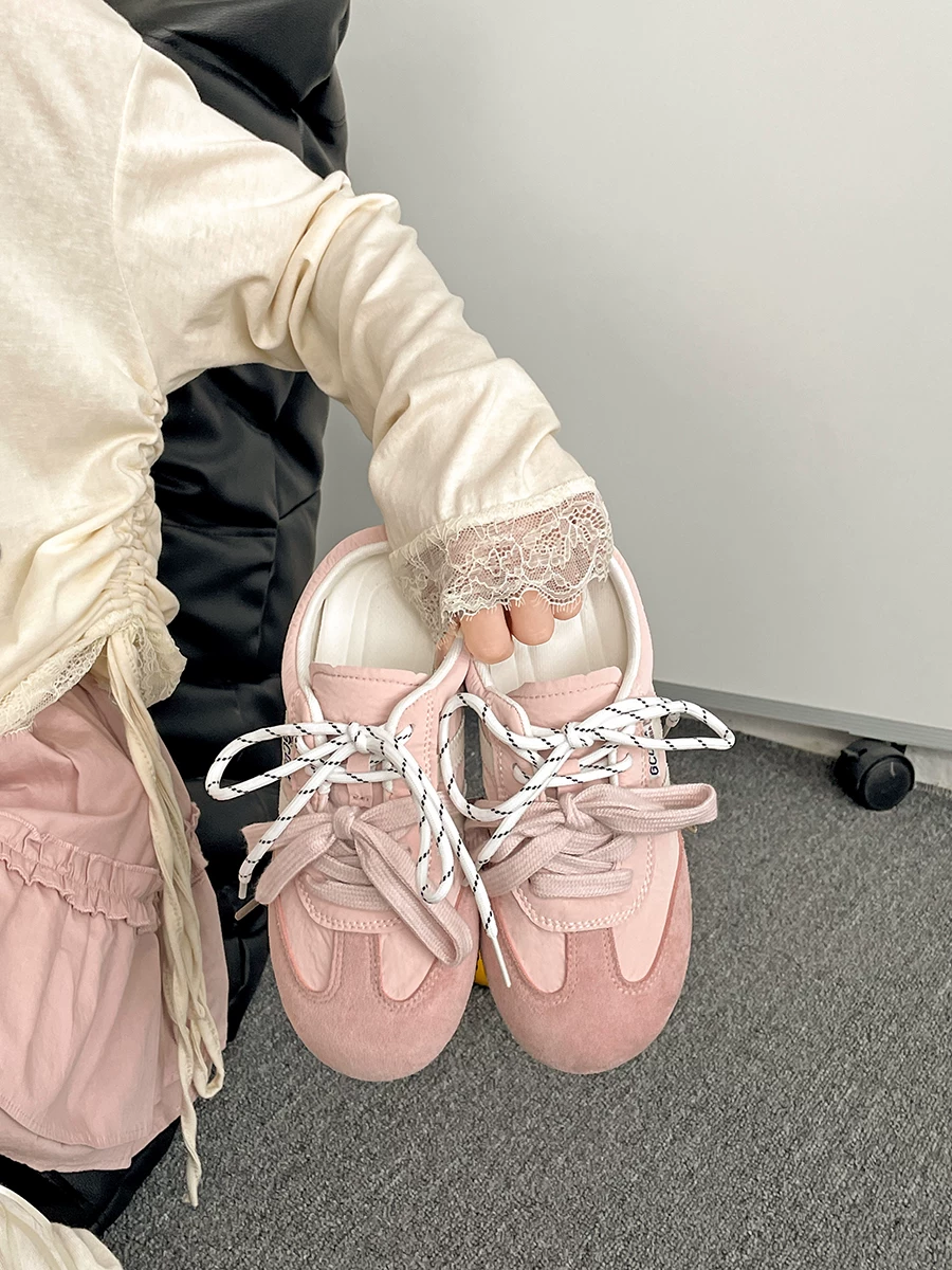 Dép nửa kín mũi kiểu Đức đế dày màu vàng cổ điển dành cho nữ, áo khoác ngoài mùa thu, dép thể thao đế mềm chống trơn trượt mới năm 2025