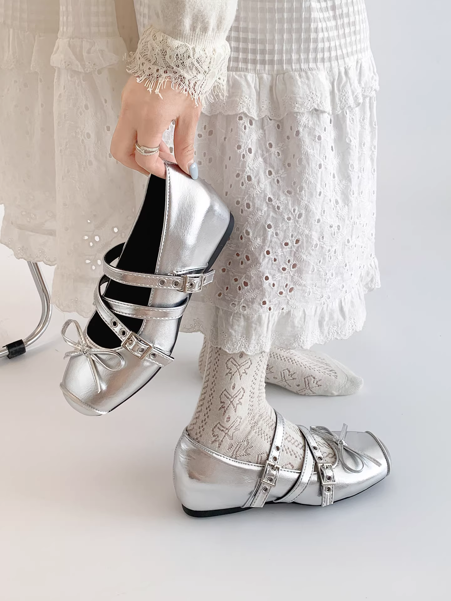 Giày bệt nữ kiểu Pháp cổ điển màu bạc, mẫu thu đông 2025 mới, phối chân váy, giày Mary Jane tăng chiều cao.