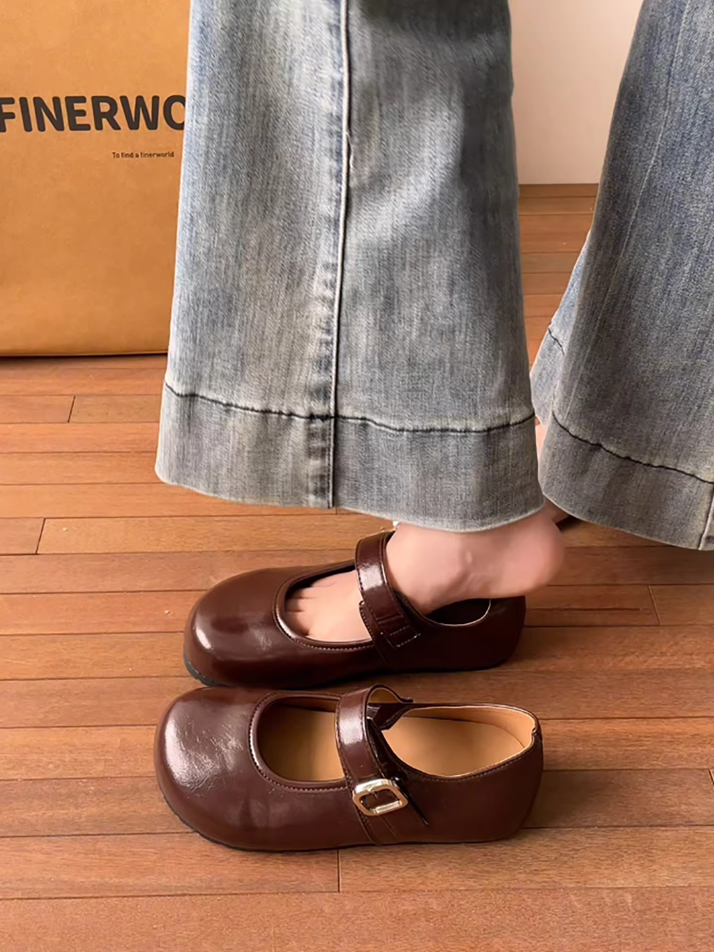 Giày nữ đế bằng kiểu Mary Jane mới mùa thu 2025, kiểu Pháp cổ điển, mũi tròn, miệng nông, tăng chiều cao, xuất xứ Nam Trung Quốc.