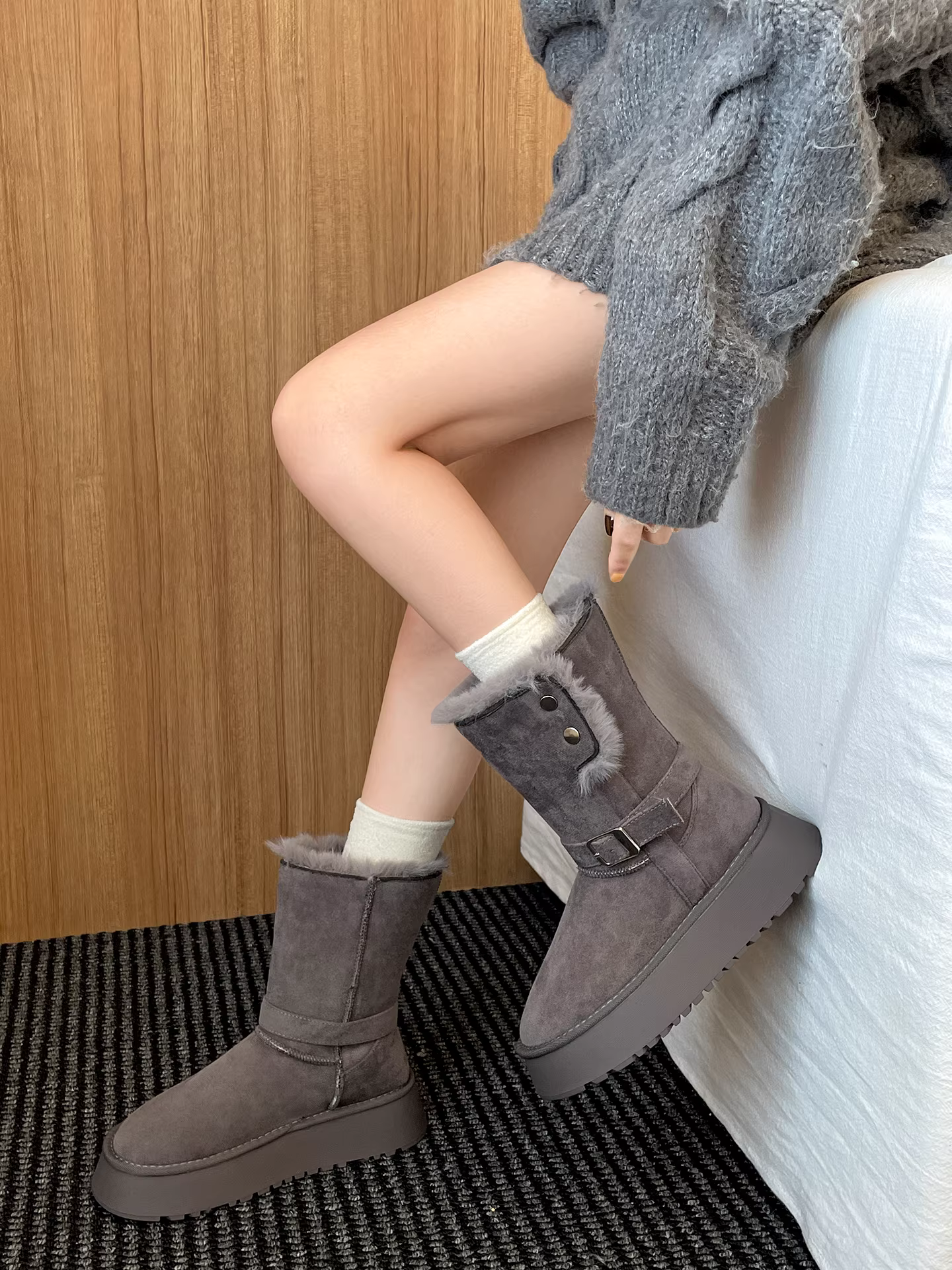 Giày bốt tuyết đế dày lót lông cừu kiểu cổ điển dành cho nữ mùa đông 2025 mới, giữ ấm, chất liệu cotton Đông Bắc