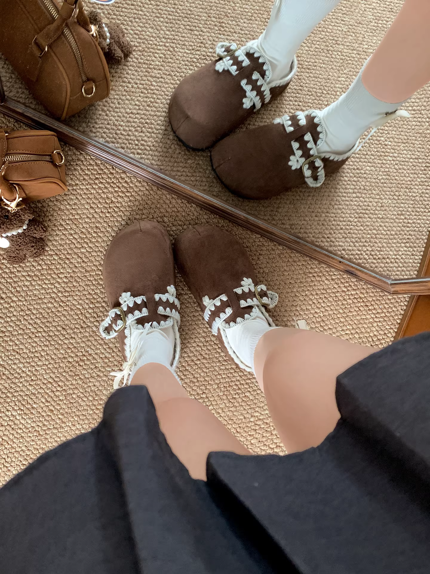 Đôi dép lông dày đế dày đa năng kiểu cổ điển Nam Trung Quốc dành cho nữ 2025, dép mùa đông ấm áp bằng vải nhung kiểu Birkenstock mới