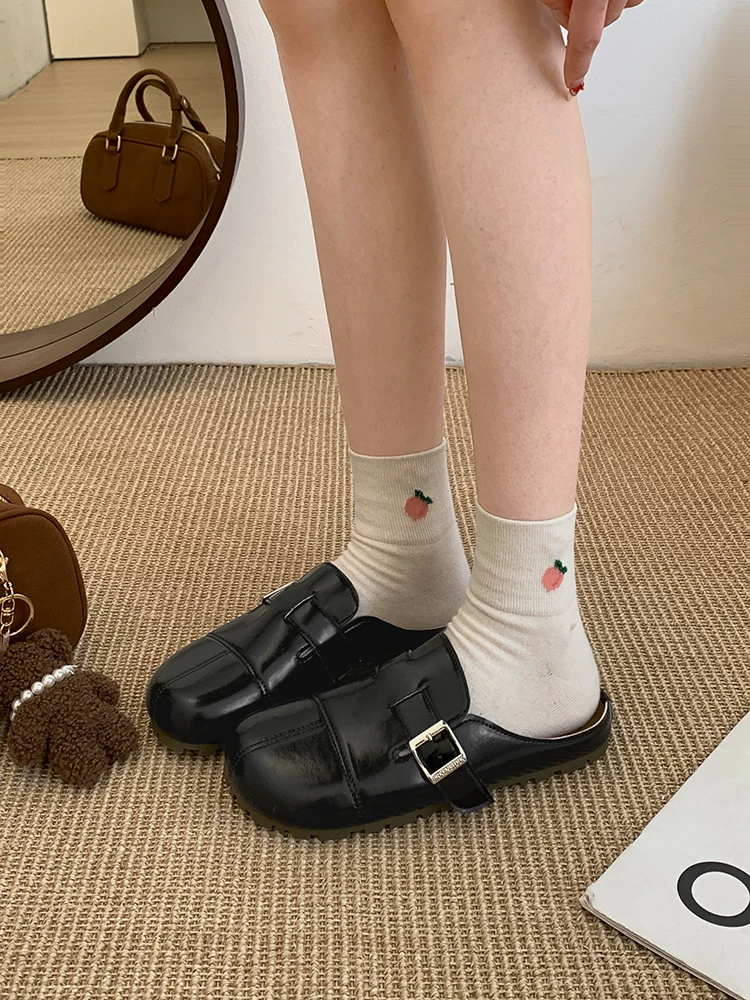 Phía Nam ở miền Nam: Dép nữ đế dày cổ điển màu trắng, kiểu kín mũi, áo khoác ngoài mùa thu, giày kiểu Birkenstock mới năm 2025, kiểu lười đi dễ dàng.