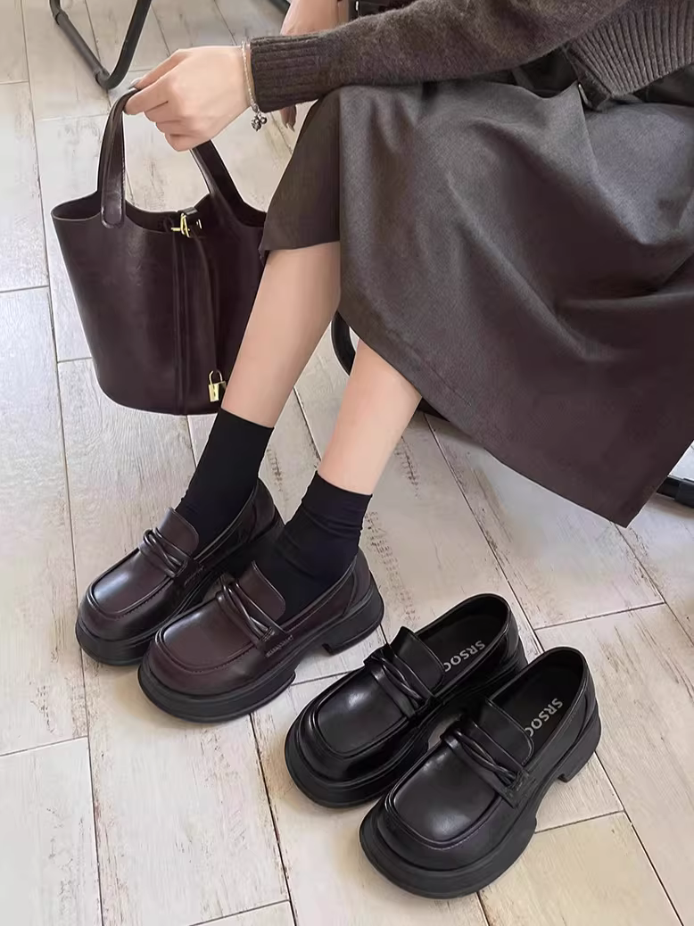 Giày da nữ đế dày kiểu Anh cổ điển màu đen, gót thô, mùa thu mới 2025, đa năng, kiểu lười