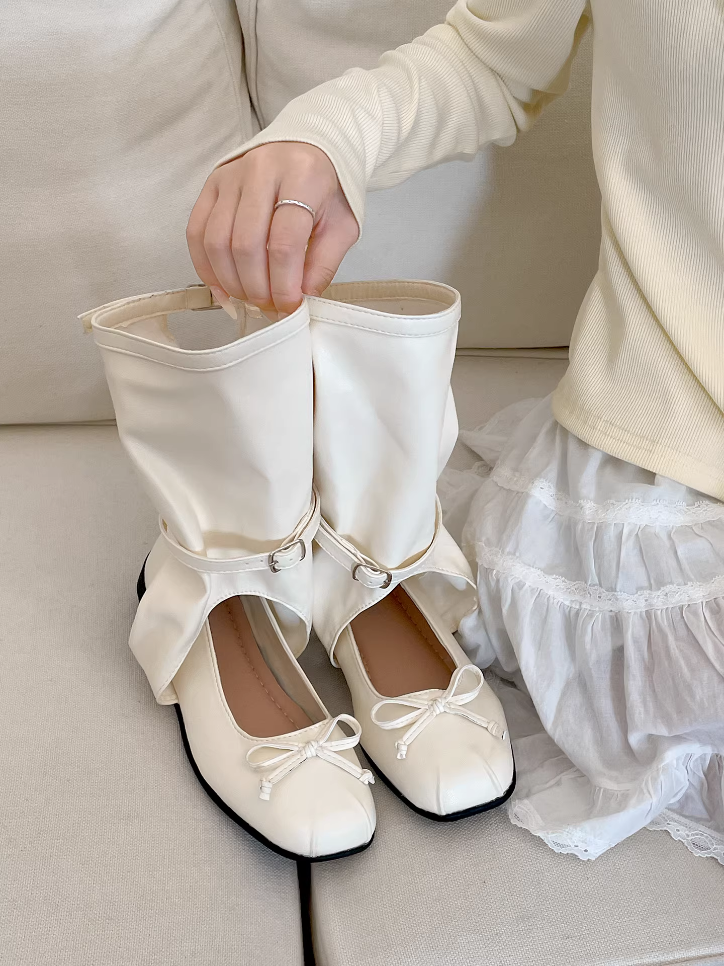 Giày bốt cổ ngắn đế dày màu trắng cổ điển của South dành cho nữ, mẫu mới thu đông 2025, đa năng, kiểu dáng ballet, phối hợp tốt với chân váy