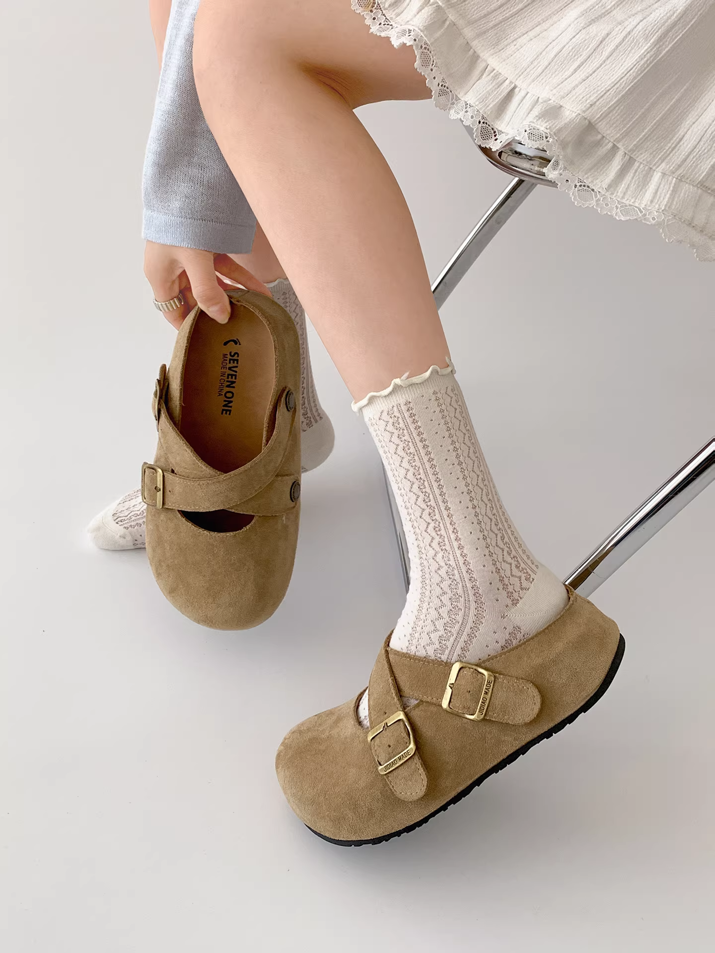 Dép đế dày kiểu cổ điển đa năng kiểu Nam Trung Quốc dành cho nữ, dùng ngoài trời mùa hè, mẫu mới 2025, phối cùng váy, kiểu Birkenstock nửa đế.