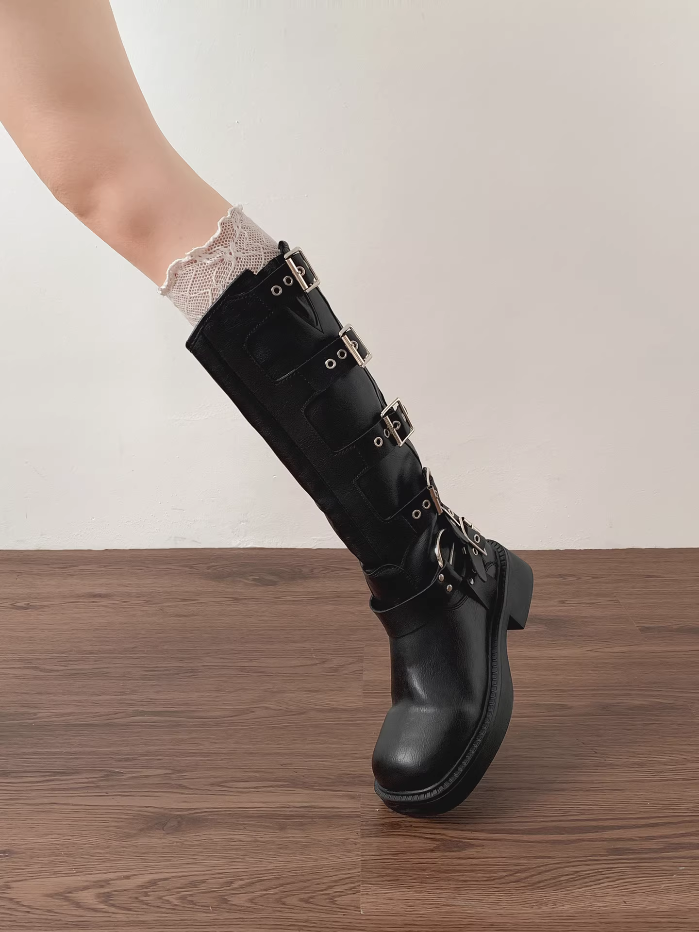 Giày bốt cao gót dày kiểu Anh cổ điển màu đen dành cho nữ, bốt dài mùa thu đông 2025, tăng chiều cao, kiểu bốt hiệp sĩ dành cho người nhỏ nhắn