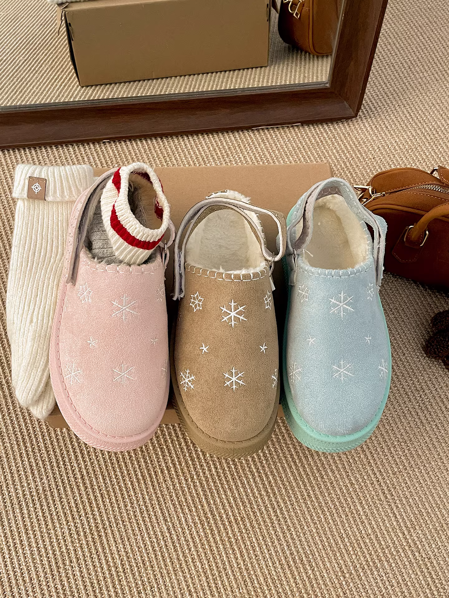 Giày dép Birkenstock đế dày, kiểu nửa dép, dễ thương, chất liệu bông mềm mại, giữ ấm, chống trơn trượt, tăng chiều cao dành cho nữ, mẫu mới mùa đông 2025