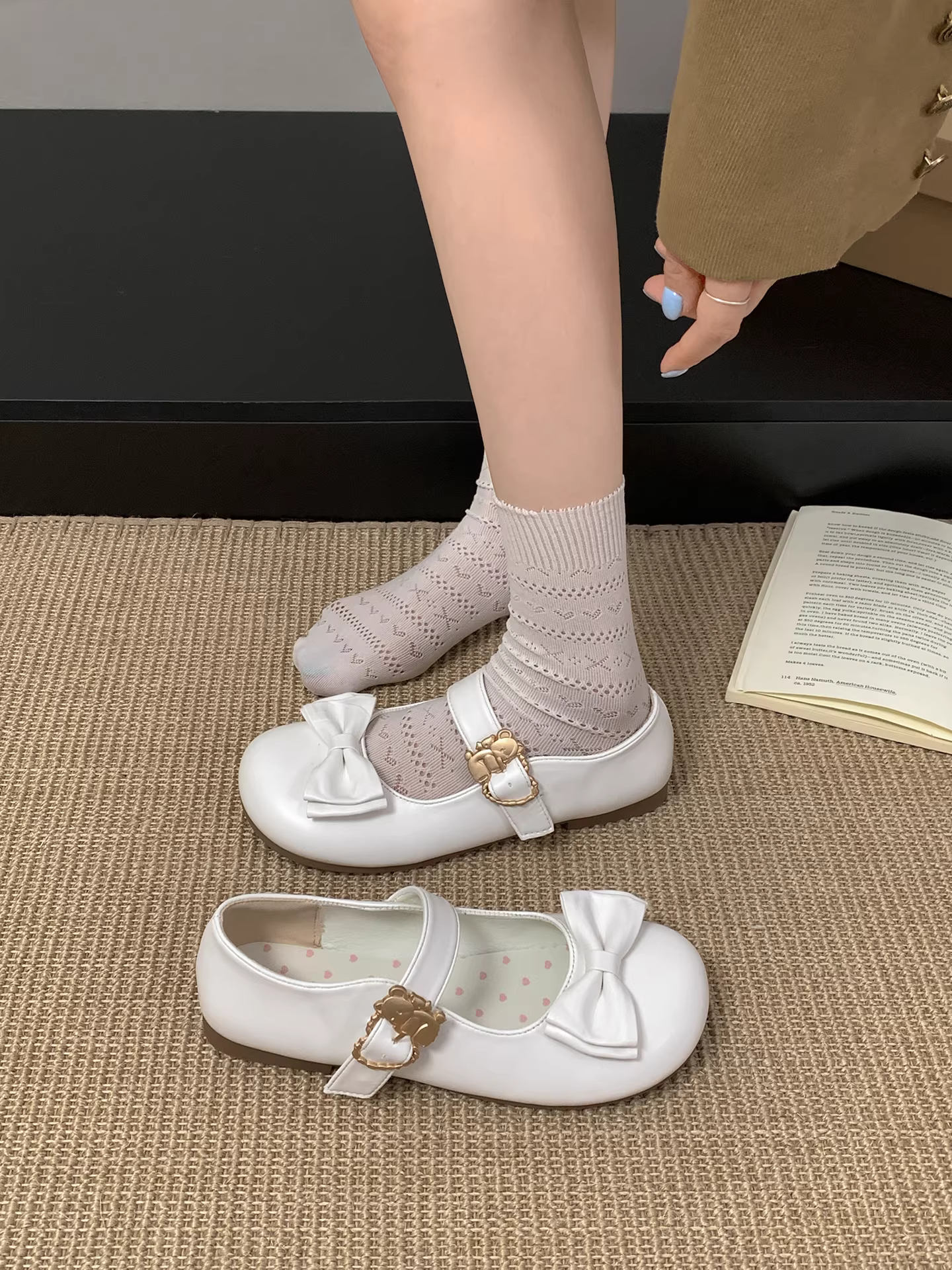 Giày bệt nữ kiểu ballet cổ điển màu đen, kiểu dáng mới mùa thu 2025, phối chân váy, mũi tròn, kiểu Mary Jane