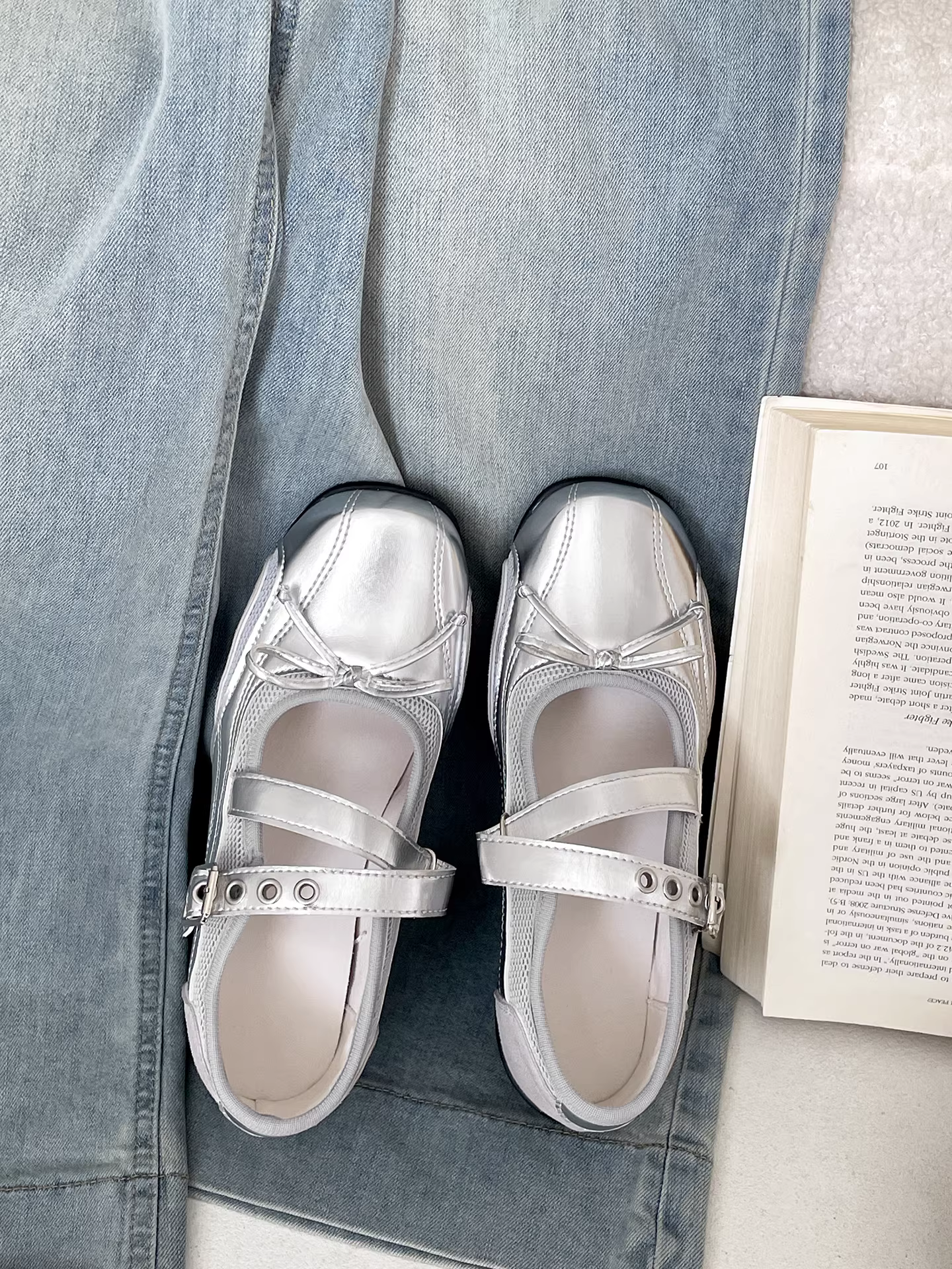 Giày nữ đế dày mũi tròn kiểu Pháp cổ điển màu bạc, mẫu mới thu đông 2025, giày Mary Jane đa năng phối chân váy.