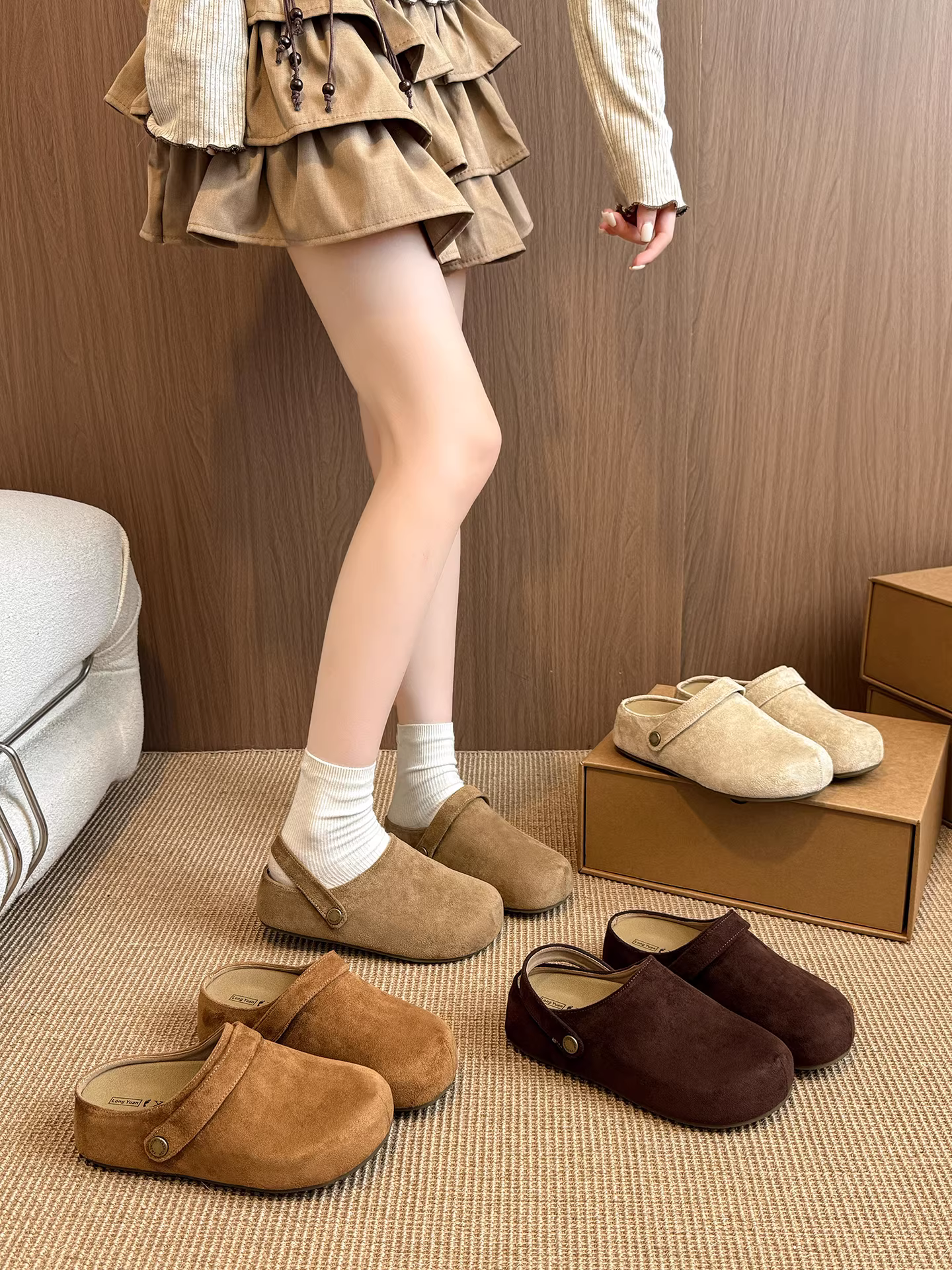 Giày dép nữ kiểu Pháp cổ điển, đế dày chống trơn, mũi kín, thích hợp đi ngoài trời, mẫu mới thu đông 2025, lót lông mềm, kiểu Birkenstock nửa dép.