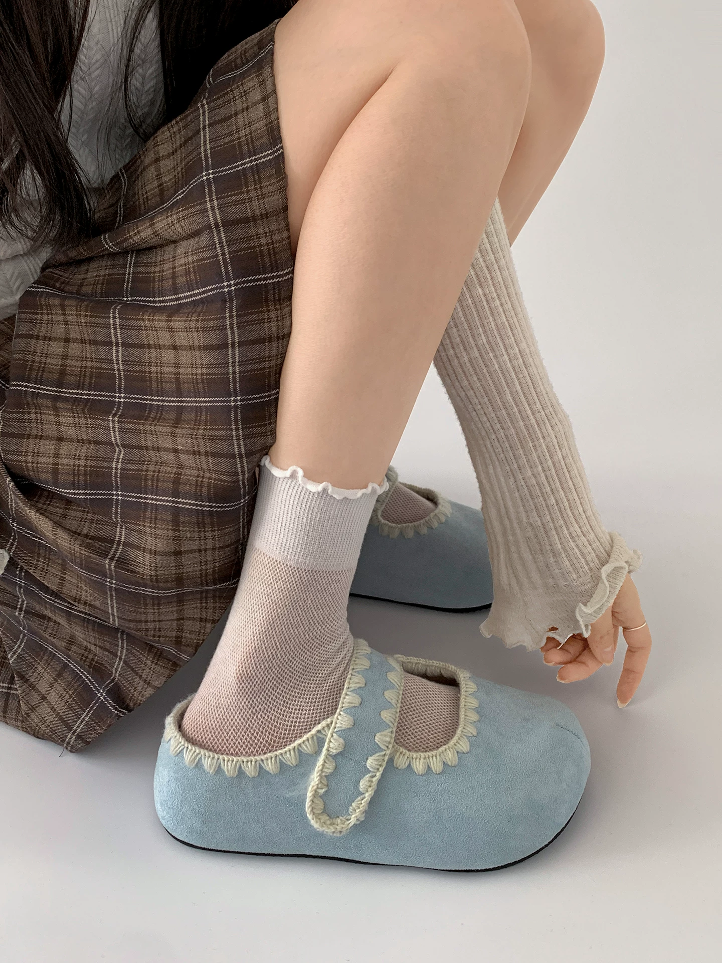 Giày clog đế xuồng đen thời thượng dành cho nữ, kiểu mới thu đông 2025, thích hợp phối cùng chân váy, kiểu Birkenstock chống trơn, kiểu nửa dép.