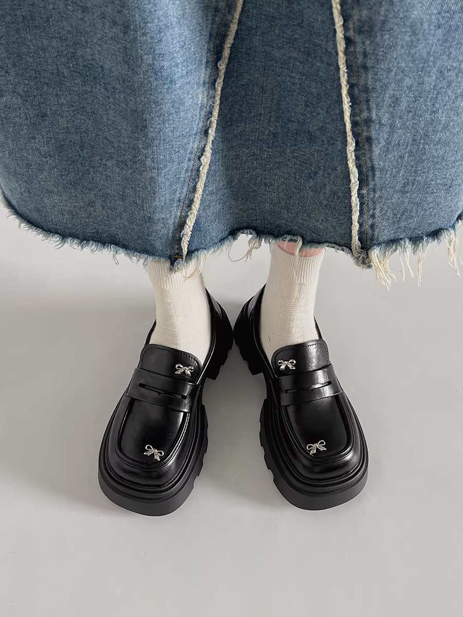 Giày da nữ đế dày kiểu Anh đen, gót thô, mùa thu mới 2025, kiểu retro Pháp, kiểu lười