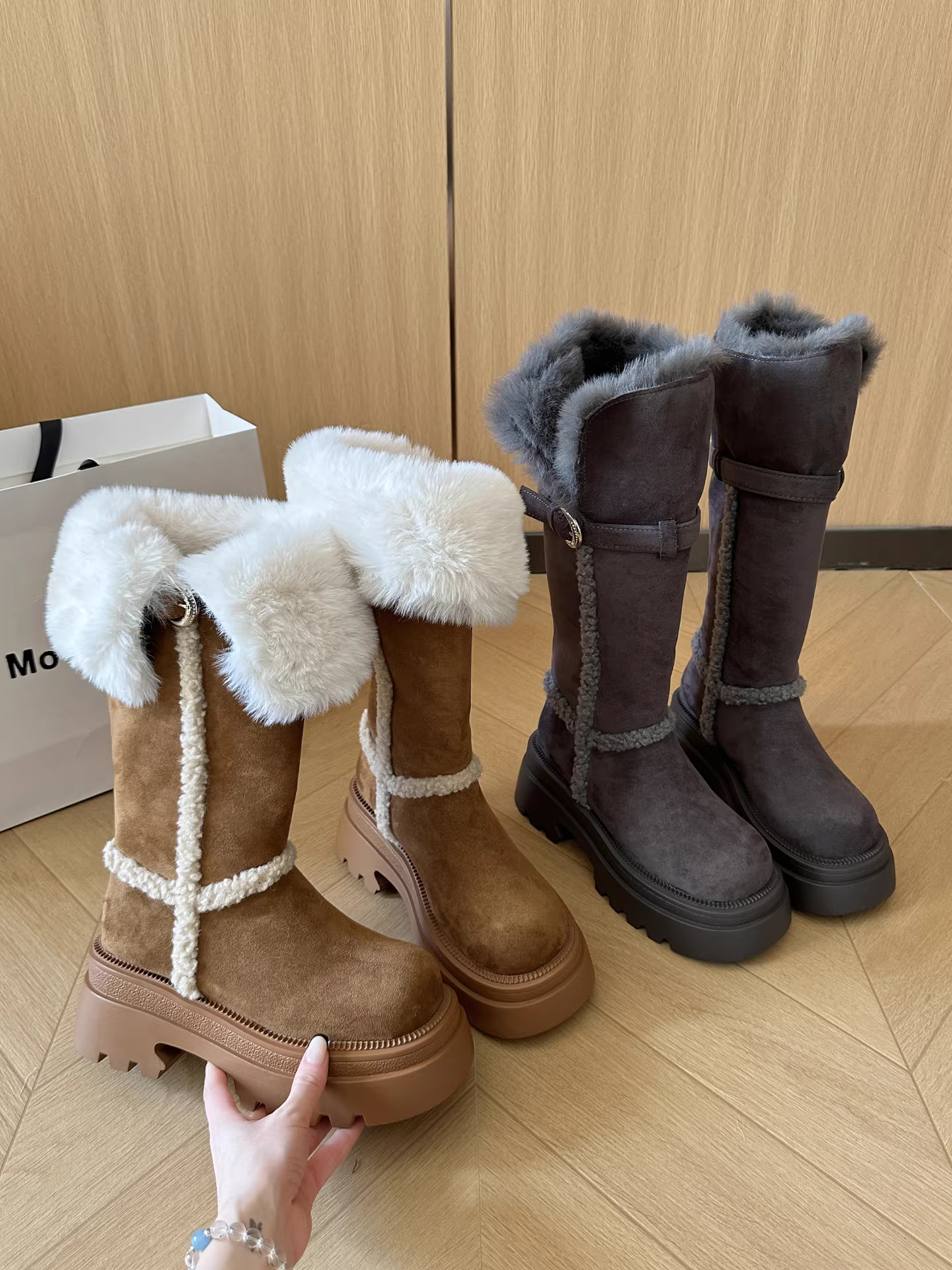 Giày bốt đi tuyết dài có lót lông cừu, đế dày, chống trơn trượt, gót dày, dành cho nữ, kiểu dáng mùa đông mới 2025, tăng chiều cao, giày cotton ấm áp.