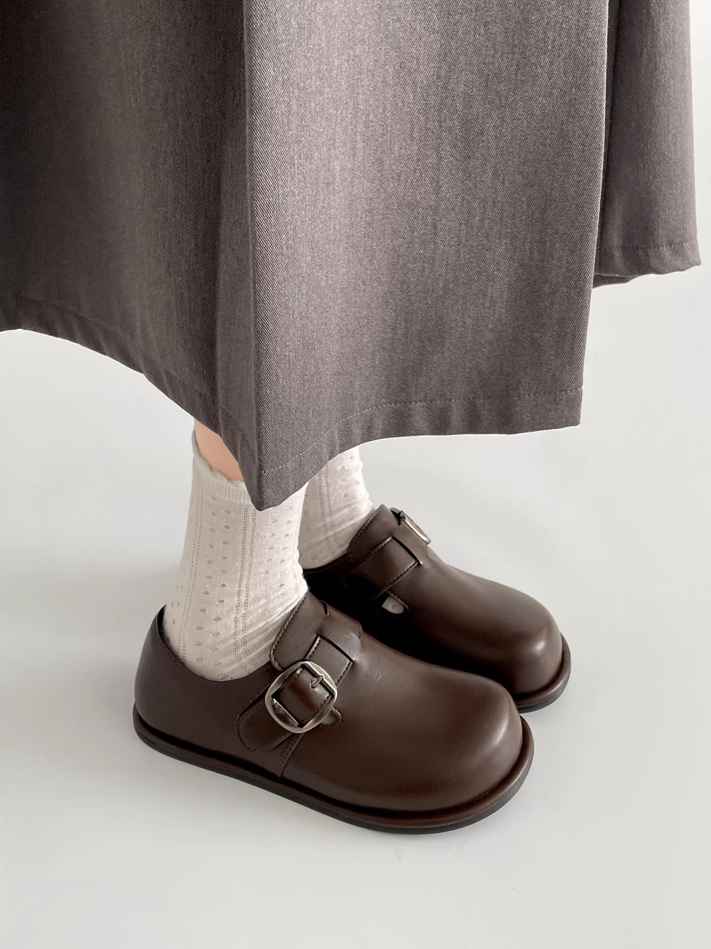 Giày nữ đế dày kiểu Birkenstock màu nâu cổ điển, tăng chiều cao, mẫu thu đông 2025 mới, giày đa năng phong cách Pháp, phối cùng chân váy.