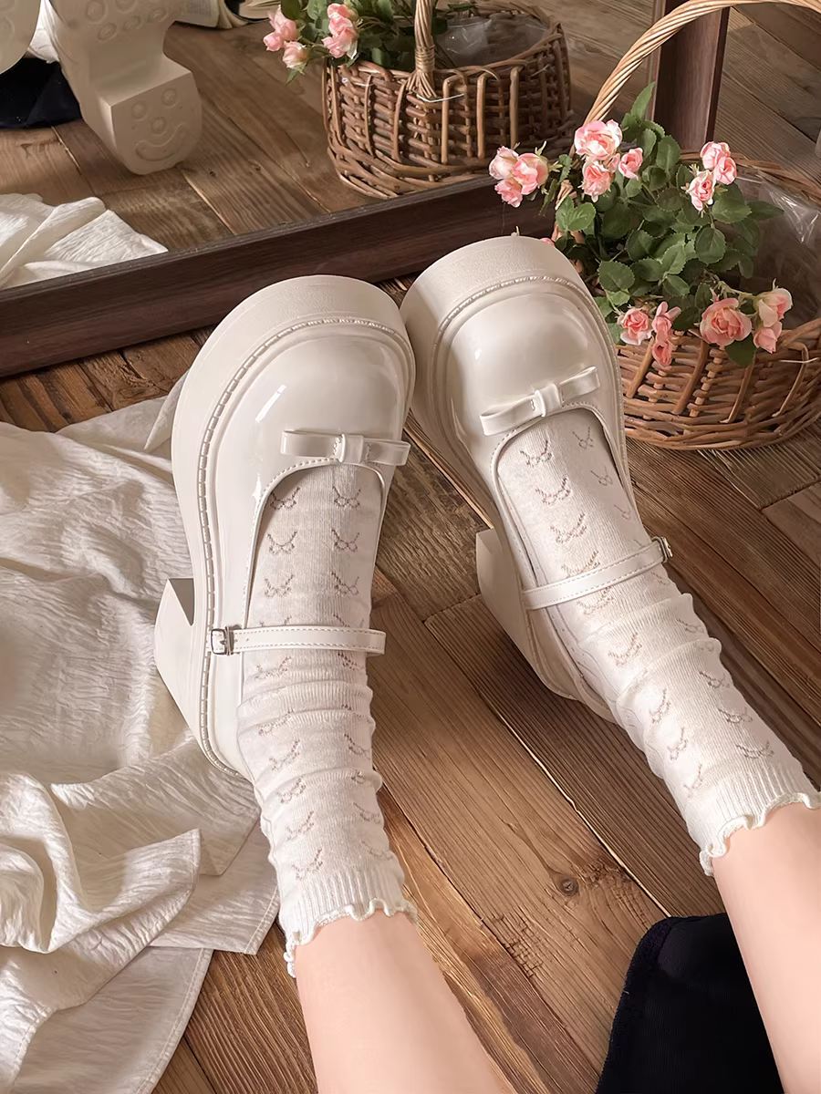 Giày da nữ đế thô mũi tròn màu trắng kiểu Mary Jane, mùa thu mới 2025, đa năng, phối chân váy, gót cao