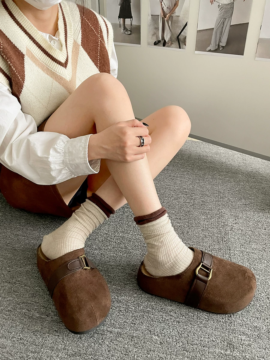 Phía Nam ở miền Nam: dép đế dày cổ điển dành cho nữ, áo khoác ngoài mùa thu, dép nửa đế kiểu Birkenstock mới năm 2025.